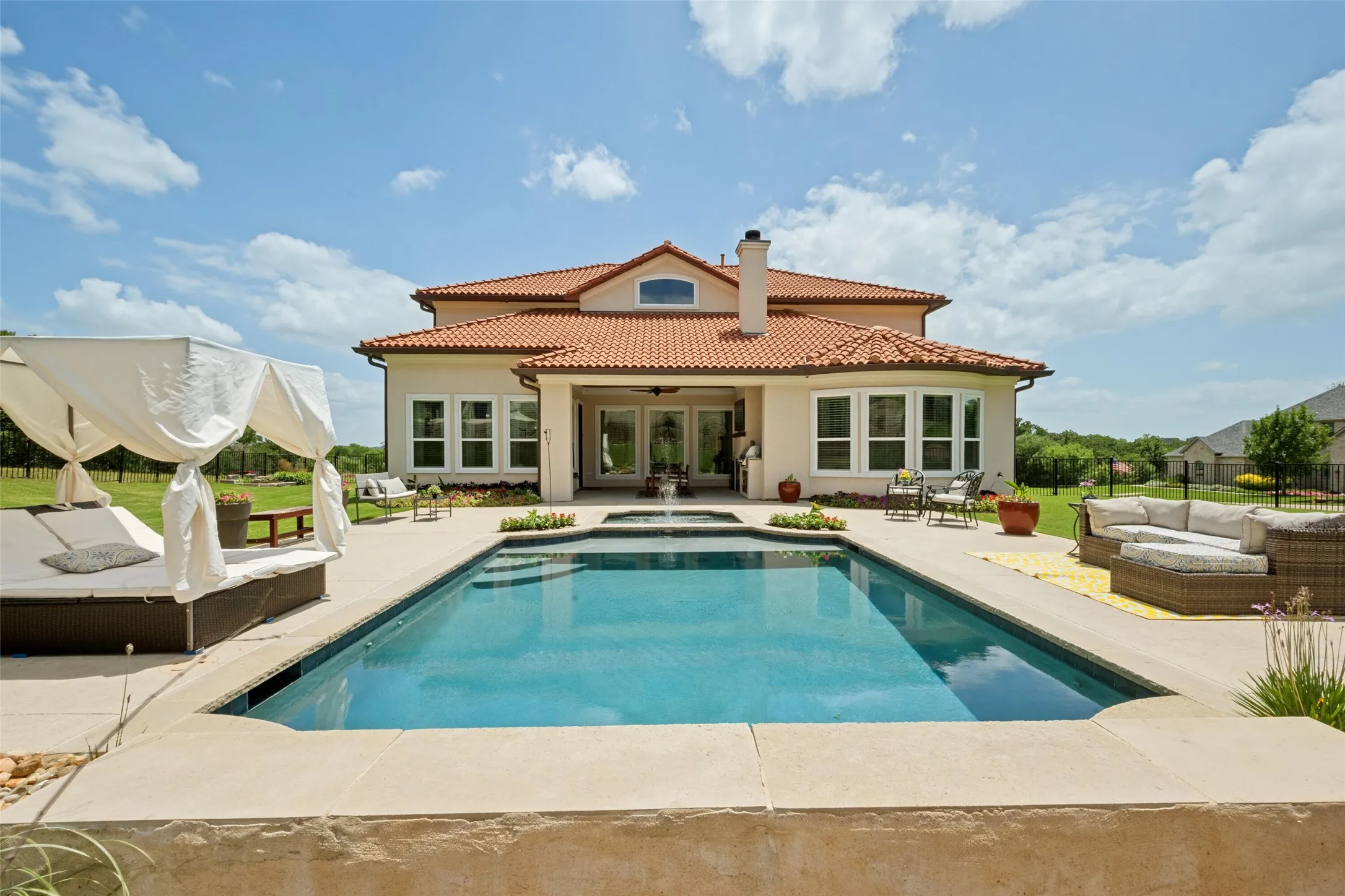 Single Family Residence For Sale in Denton County , 2501 Oak Bluff Drive, Corinth, Texas 76210, 4 Bedroom, 5 Bathroom, 4 Garage spaces, 3,499 Sqft, built in 2017, mls#21297539, Real Estate Agent in Corinth, Homes For Sale in Denton county, Homes For Sale in Corinth, Realtor in Corinth Texas, Real Estate Brokerage Independent Realty Texas, Luminita Cordes Realtor