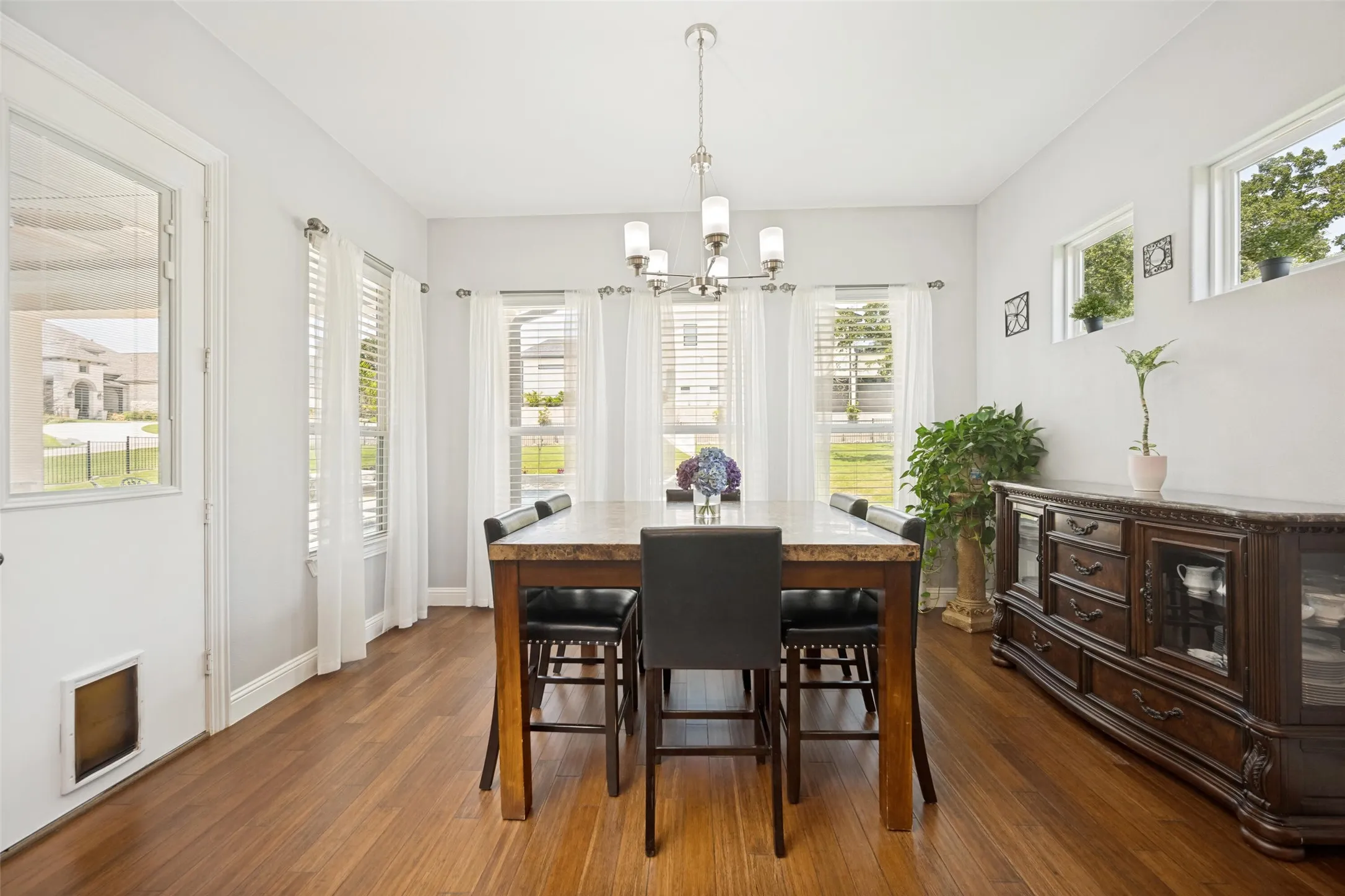 Single Family Residence For Sale in Denton County , 2501 Oak Bluff Drive, Corinth, Texas 76210, 4 Bedroom, 5 Bathroom, 4 Garage spaces, 3,499 Sqft, built in 2017, mls#21297539, Real Estate Agent in Corinth, Homes For Sale in Denton county, Homes For Sale in Corinth, Realtor in Corinth Texas, Real Estate Brokerage Independent Realty Texas, Luminita Cordes Realtor