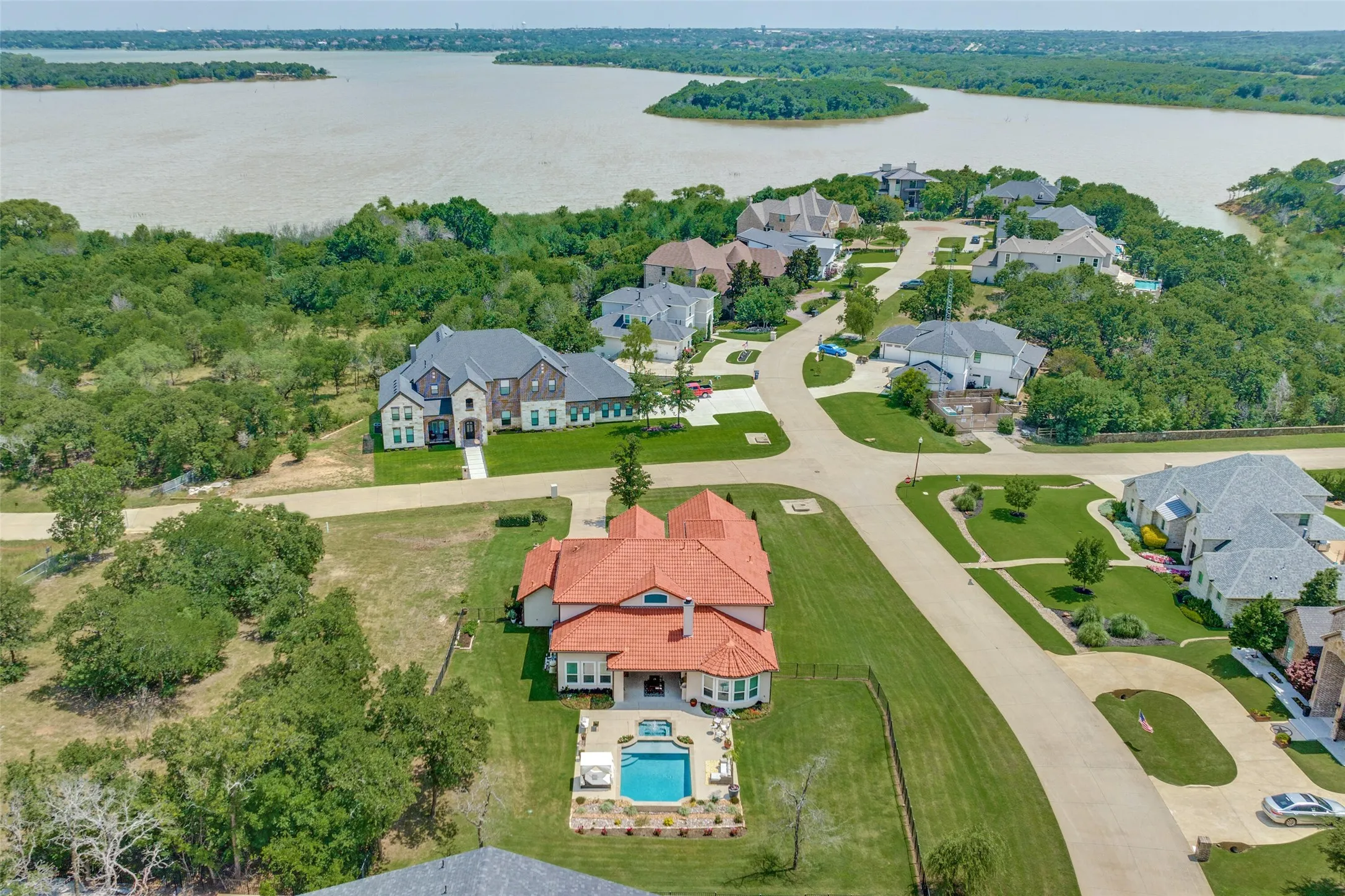Single Family Residence For Sale in Denton County , 2501 Oak Bluff Drive, Corinth, Texas 76210, 4 Bedroom, 5 Bathroom, 4 Garage spaces, 3,499 Sqft, built in 2017, mls#21297539, Real Estate Agent in Corinth, Homes For Sale in Denton county, Homes For Sale in Corinth, Realtor in Corinth Texas, Real Estate Brokerage Independent Realty Texas, Luminita Cordes Realtor