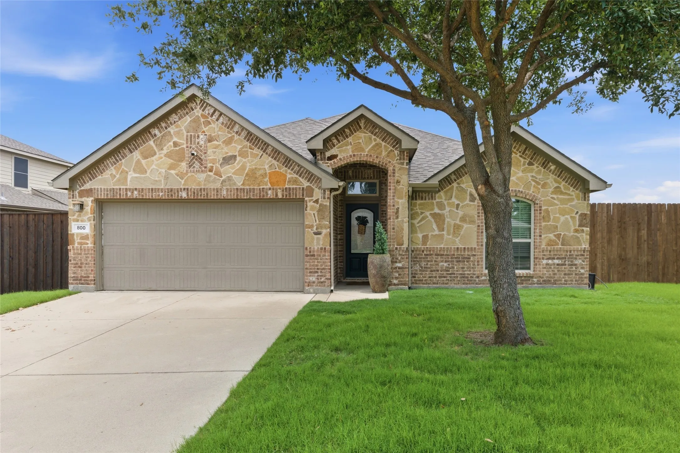 Single Family Residence For Sale in Johnson County , 800 Silverthorne Drive, Burleson, Texas 76028, 4 Bedroom, 2 Bathroom, 2 Garage spaces, 2,084 Sqft, built in 2013, mls#21288035, Real Estate Agent in Burleson, Homes For Sale in Johnson county, Homes For Sale in Burleson, Realtor in Burleson Texas, Real Estate Brokerage Independent Realty Texas, Luminita Cordes Realtor