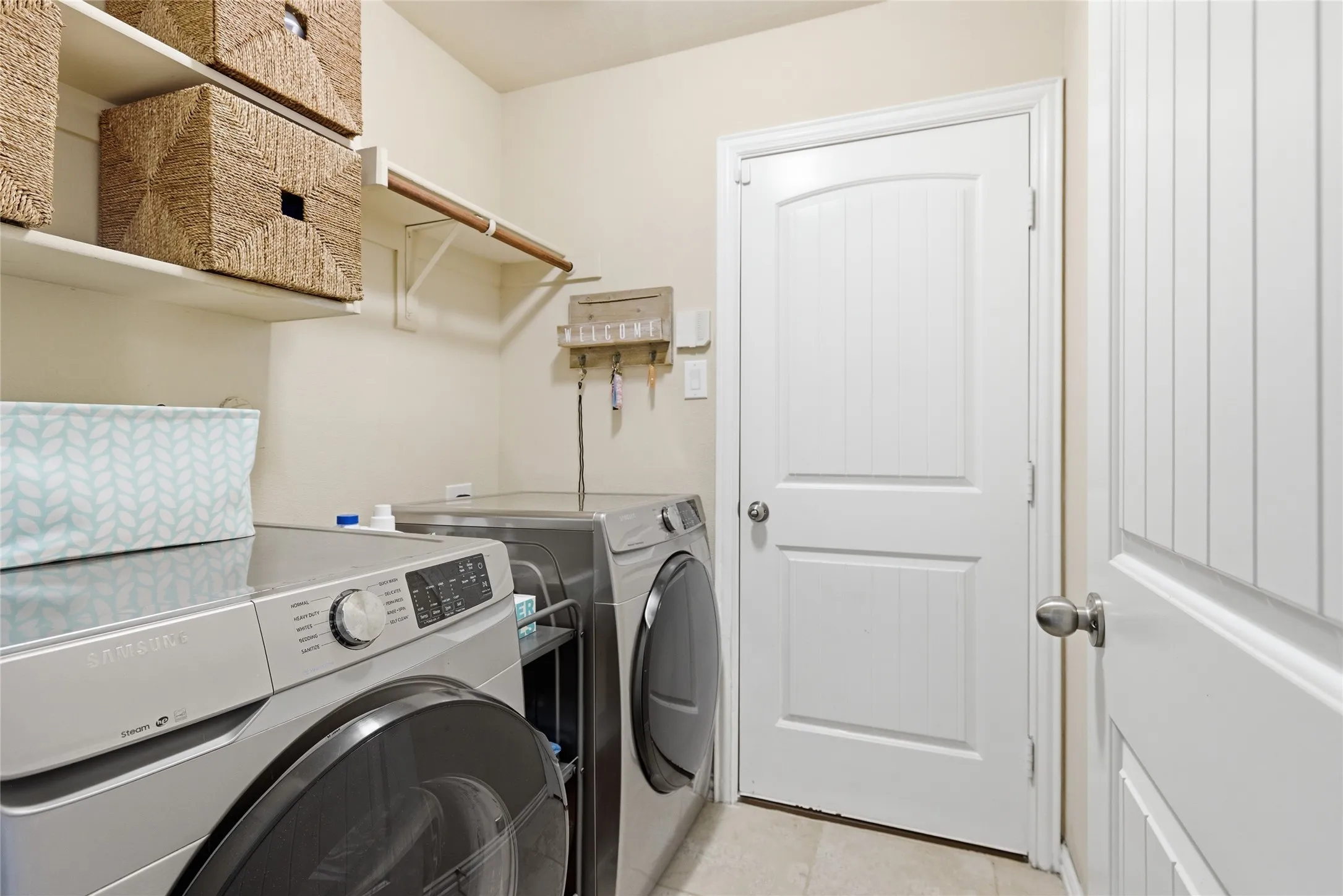 Single Family Residence For Sale in Johnson County , 800 Silverthorne Drive, Burleson, Texas 76028, 4 Bedroom, 2 Bathroom, 2 Garage spaces, 2,084 Sqft, built in 2013, mls#21288035, Real Estate Agent in Burleson, Homes For Sale in Johnson county, Homes For Sale in Burleson, Realtor in Burleson Texas, Real Estate Brokerage Independent Realty Texas, Luminita Cordes Realtor