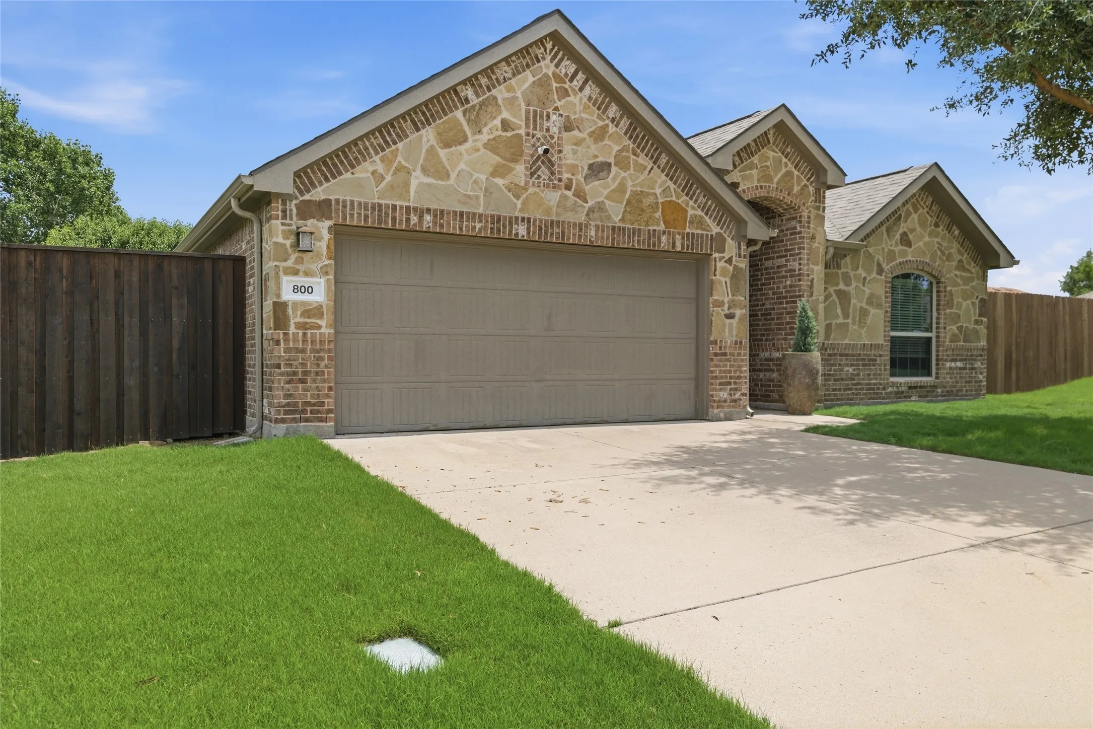 Single Family Residence For Sale in Johnson County , 800 Silverthorne Drive, Burleson, Texas 76028, 4 Bedroom, 2 Bathroom, 2 Garage spaces, 2,084 Sqft, built in 2013, mls#21288035, Real Estate Agent in Burleson, Homes For Sale in Johnson county, Homes For Sale in Burleson, Realtor in Burleson Texas, Real Estate Brokerage Independent Realty Texas, Luminita Cordes Realtor