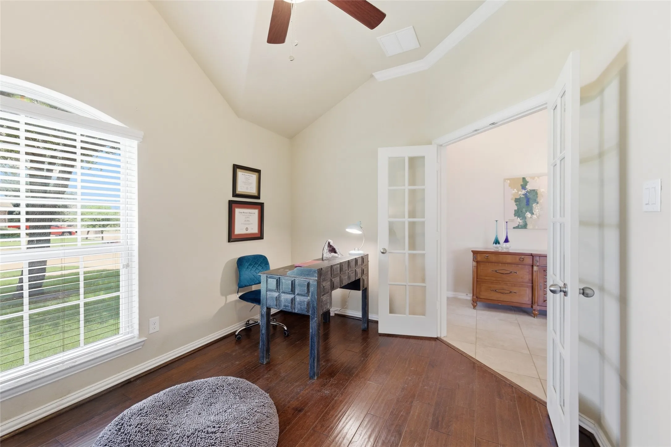 Single Family Residence For Sale in Johnson County , 800 Silverthorne Drive, Burleson, Texas 76028, 4 Bedroom, 2 Bathroom, 2 Garage spaces, 2,084 Sqft, built in 2013, mls#21288035, Real Estate Agent in Burleson, Homes For Sale in Johnson county, Homes For Sale in Burleson, Realtor in Burleson Texas, Real Estate Brokerage Independent Realty Texas, Luminita Cordes Realtor