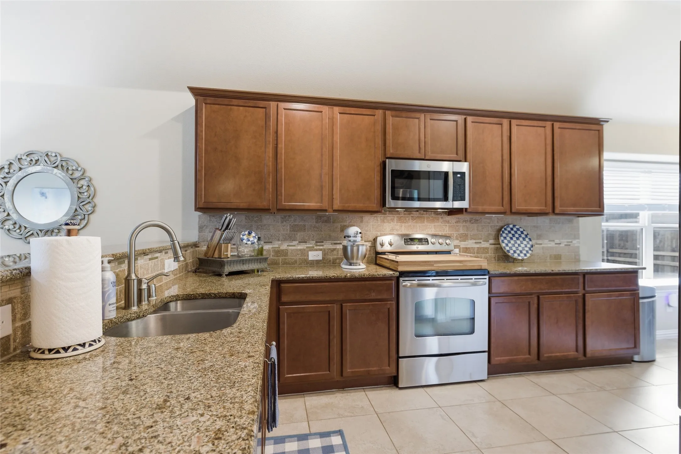 Single Family Residence For Sale in Johnson County , 800 Silverthorne Drive, Burleson, Texas 76028, 4 Bedroom, 2 Bathroom, 2 Garage spaces, 2,084 Sqft, built in 2013, mls#21288035, Real Estate Agent in Burleson, Homes For Sale in Johnson county, Homes For Sale in Burleson, Realtor in Burleson Texas, Real Estate Brokerage Independent Realty Texas, Luminita Cordes Realtor