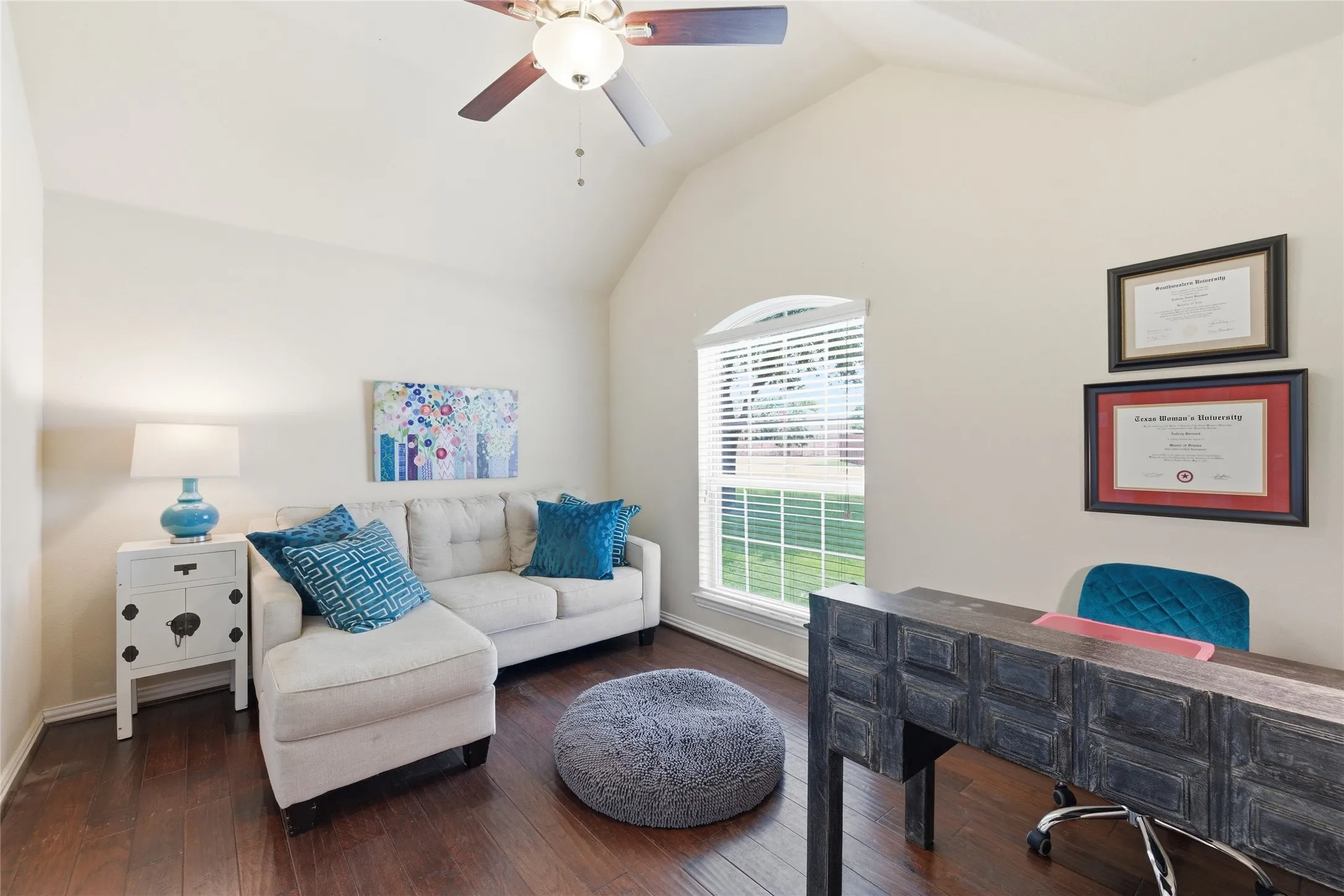 Single Family Residence For Sale in Johnson County , 800 Silverthorne Drive, Burleson, Texas 76028, 4 Bedroom, 2 Bathroom, 2 Garage spaces, 2,084 Sqft, built in 2013, mls#21288035, Real Estate Agent in Burleson, Homes For Sale in Johnson county, Homes For Sale in Burleson, Realtor in Burleson Texas, Real Estate Brokerage Independent Realty Texas, Luminita Cordes Realtor