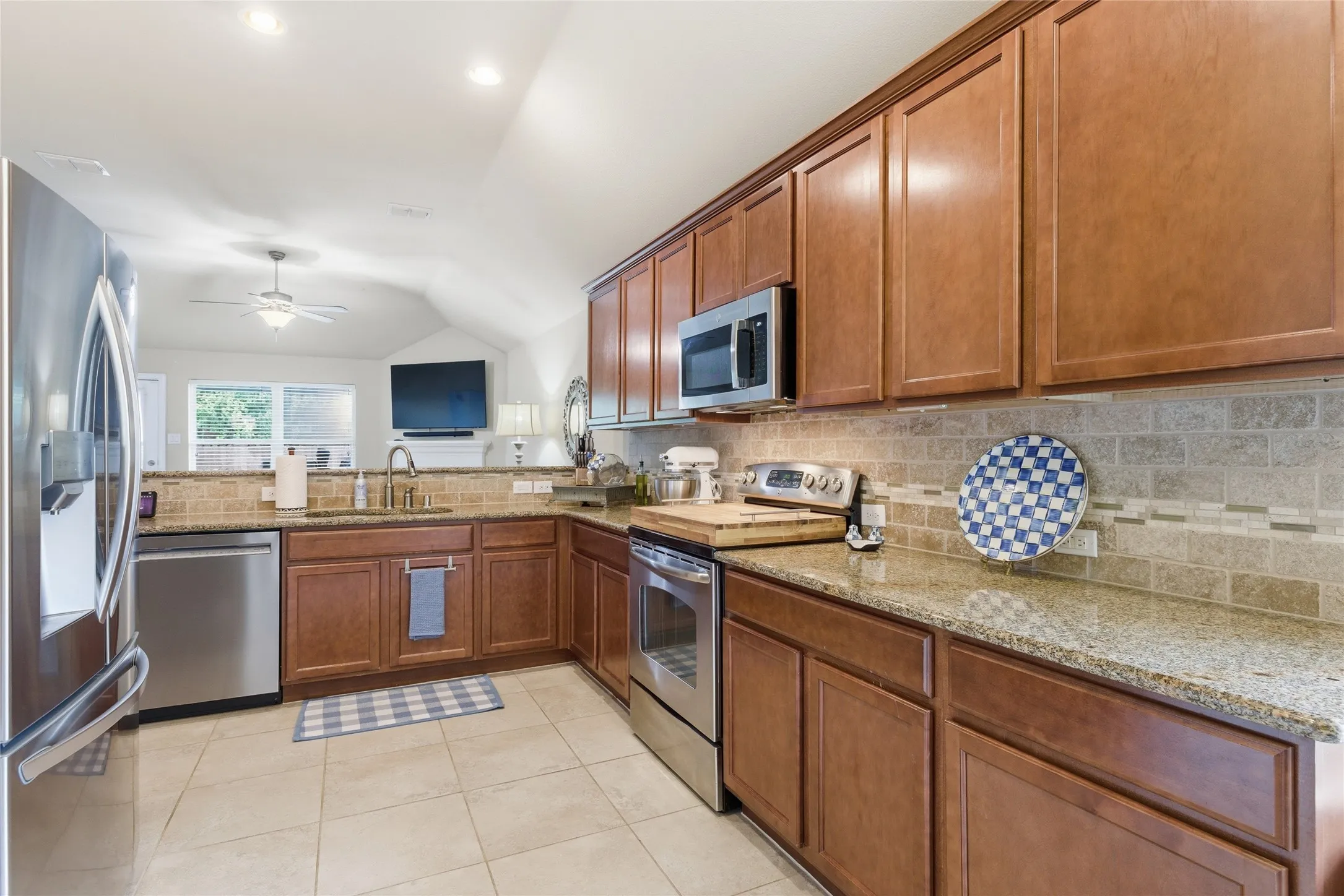 Single Family Residence For Sale in Johnson County , 800 Silverthorne Drive, Burleson, Texas 76028, 4 Bedroom, 2 Bathroom, 2 Garage spaces, 2,084 Sqft, built in 2013, mls#21288035, Real Estate Agent in Burleson, Homes For Sale in Johnson county, Homes For Sale in Burleson, Realtor in Burleson Texas, Real Estate Brokerage Independent Realty Texas, Luminita Cordes Realtor