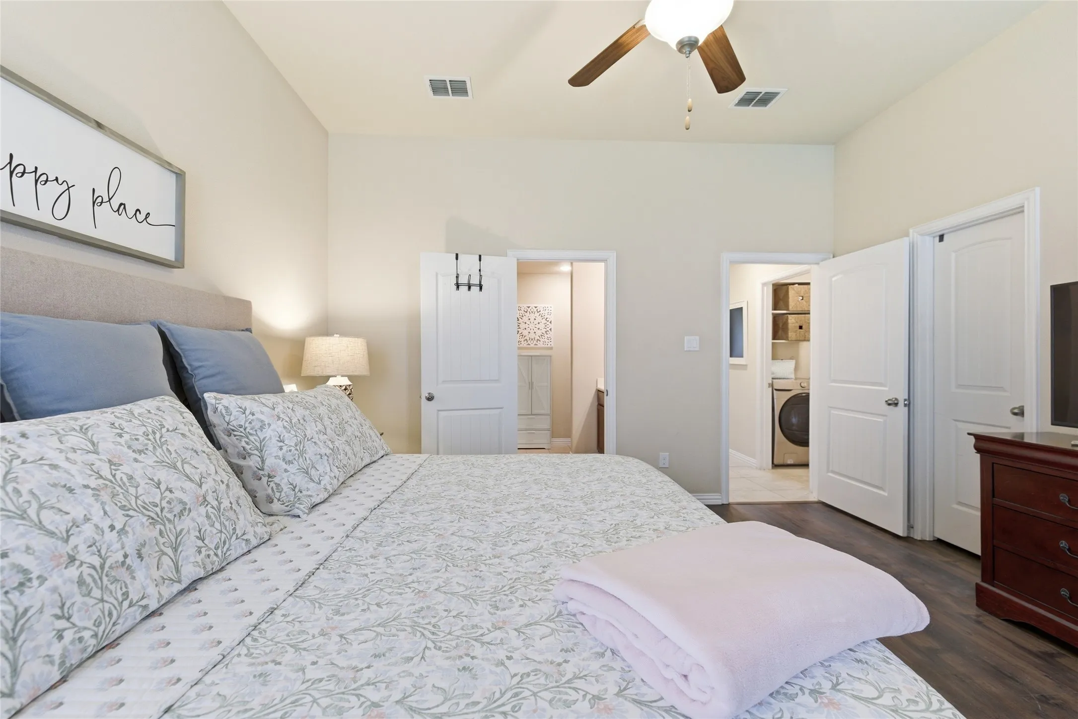Single Family Residence For Sale in Johnson County , 800 Silverthorne Drive, Burleson, Texas 76028, 4 Bedroom, 2 Bathroom, 2 Garage spaces, 2,084 Sqft, built in 2013, mls#21288035, Real Estate Agent in Burleson, Homes For Sale in Johnson county, Homes For Sale in Burleson, Realtor in Burleson Texas, Real Estate Brokerage Independent Realty Texas, Luminita Cordes Realtor