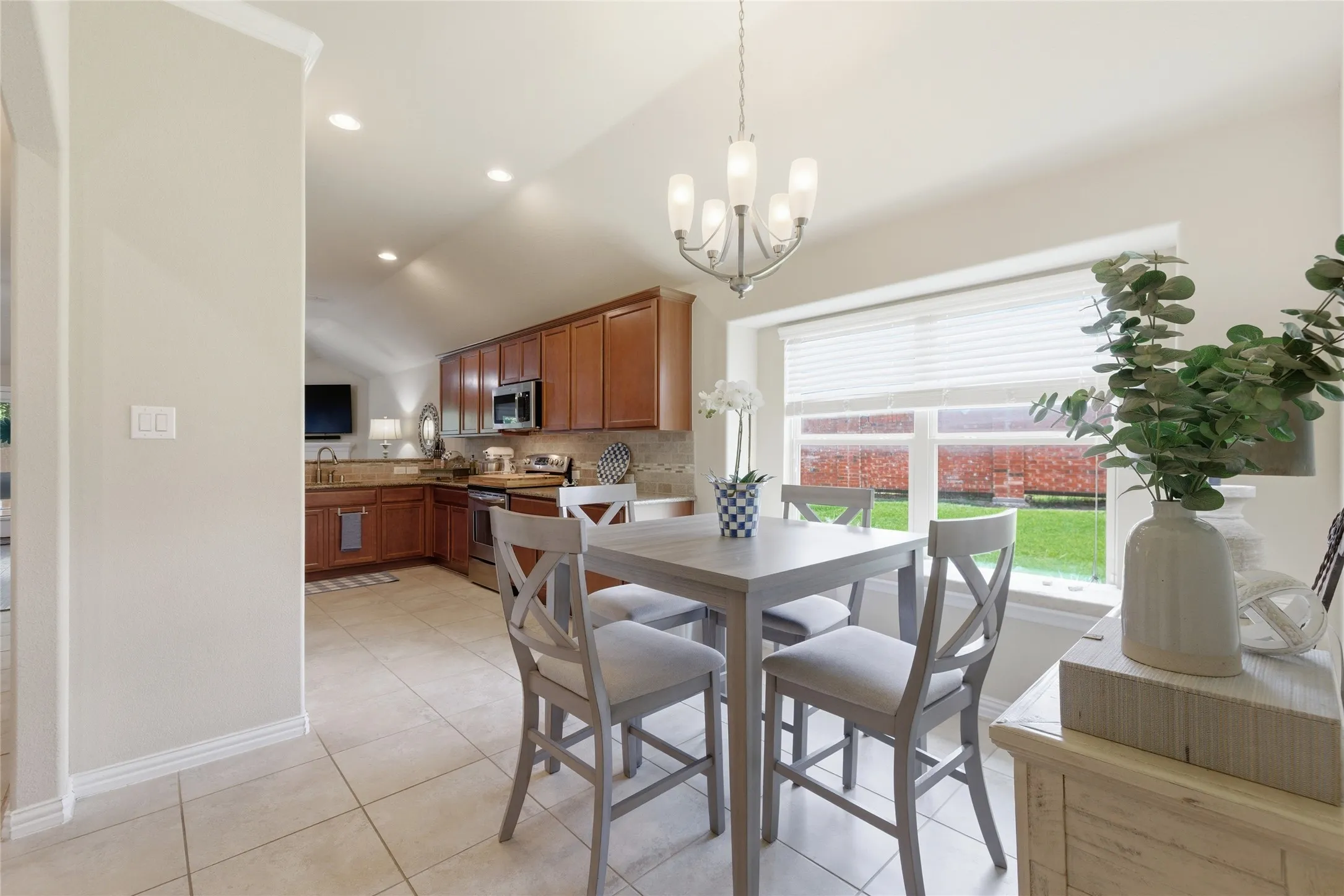 Single Family Residence For Sale in Johnson County , 800 Silverthorne Drive, Burleson, Texas 76028, 4 Bedroom, 2 Bathroom, 2 Garage spaces, 2,084 Sqft, built in 2013, mls#21288035, Real Estate Agent in Burleson, Homes For Sale in Johnson county, Homes For Sale in Burleson, Realtor in Burleson Texas, Real Estate Brokerage Independent Realty Texas, Luminita Cordes Realtor