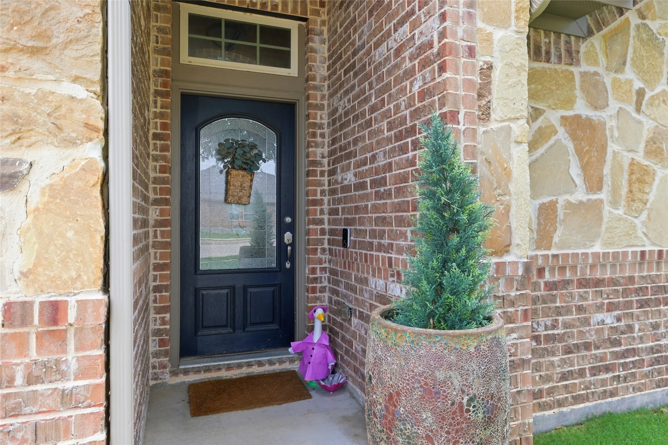Single Family Residence For Sale in Johnson County , 800 Silverthorne Drive, Burleson, Texas 76028, 4 Bedroom, 2 Bathroom, 2 Garage spaces, 2,084 Sqft, built in 2013, mls#21288035, Real Estate Agent in Burleson, Homes For Sale in Johnson county, Homes For Sale in Burleson, Realtor in Burleson Texas, Real Estate Brokerage Independent Realty Texas, Luminita Cordes Realtor