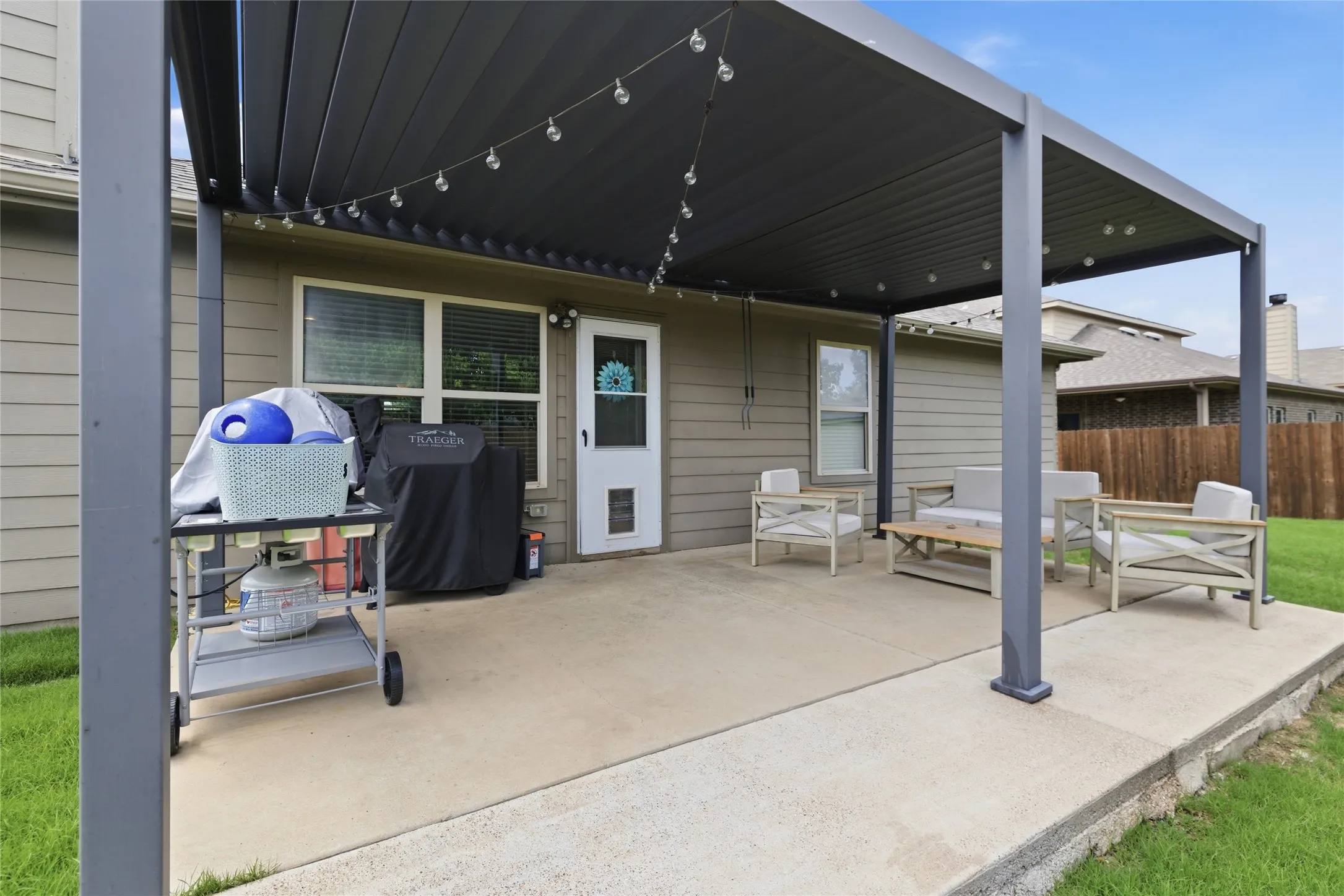 Single Family Residence For Sale in Johnson County , 800 Silverthorne Drive, Burleson, Texas 76028, 4 Bedroom, 2 Bathroom, 2 Garage spaces, 2,084 Sqft, built in 2013, mls#21288035, Real Estate Agent in Burleson, Homes For Sale in Johnson county, Homes For Sale in Burleson, Realtor in Burleson Texas, Real Estate Brokerage Independent Realty Texas, Luminita Cordes Realtor