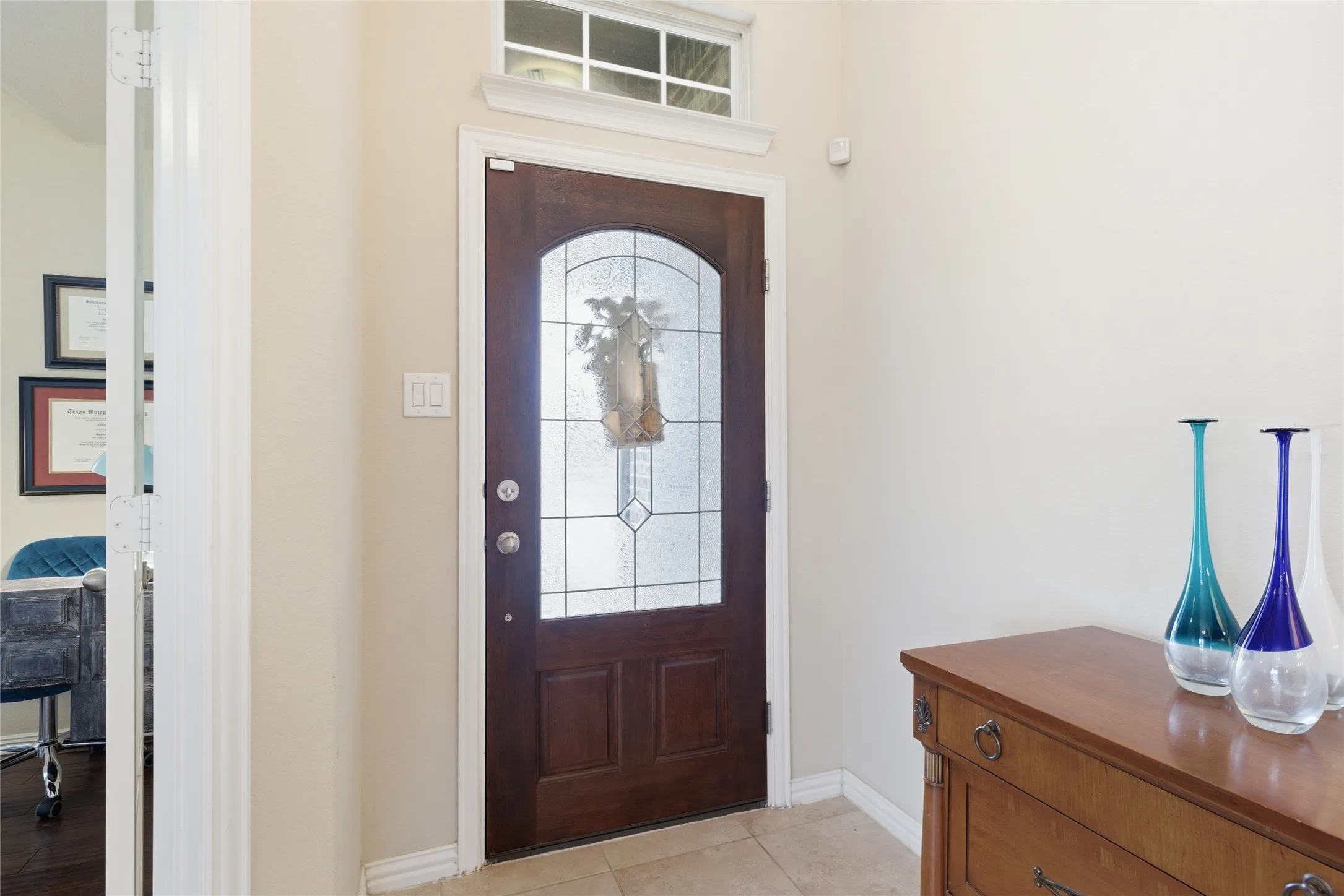 Single Family Residence For Sale in Johnson County , 800 Silverthorne Drive, Burleson, Texas 76028, 4 Bedroom, 2 Bathroom, 2 Garage spaces, 2,084 Sqft, built in 2013, mls#21288035, Real Estate Agent in Burleson, Homes For Sale in Johnson county, Homes For Sale in Burleson, Realtor in Burleson Texas, Real Estate Brokerage Independent Realty Texas, Luminita Cordes Realtor
