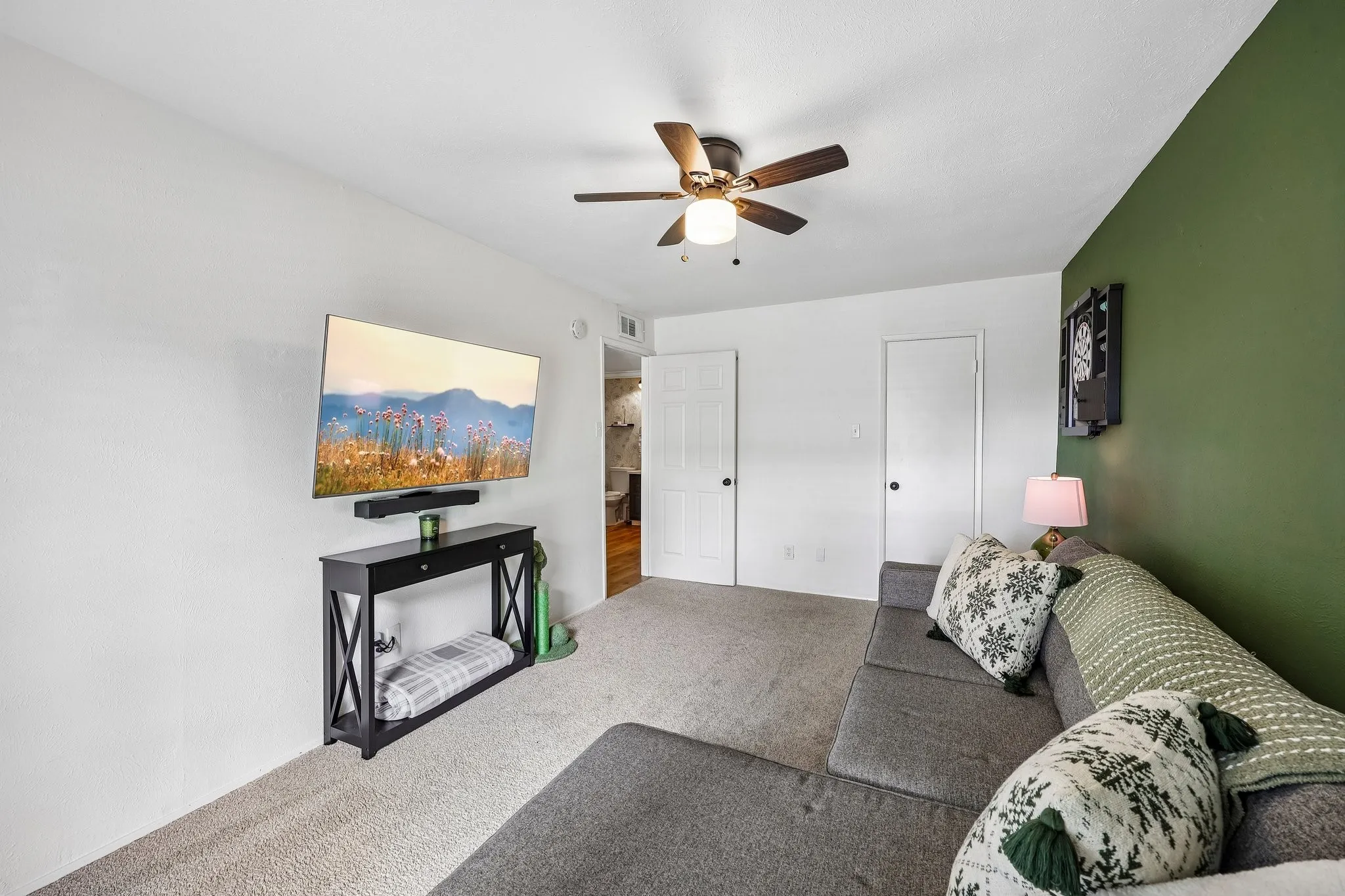 Single Family Residence For Sale in Denton County , 2927 Winterberry Drive, Carrollton, Texas 75007, 3 Bedroom, 2 Bathroom, 2 Garage spaces, 1,930 Sqft, built in 1977, mls#21261646, Real Estate Agent in Carrollton, Homes For Sale in Denton county, Homes For Sale in Carrollton, Realtor in Carrollton Texas, Real Estate Brokerage Independent Realty Texas, Luminita Cordes Realtor