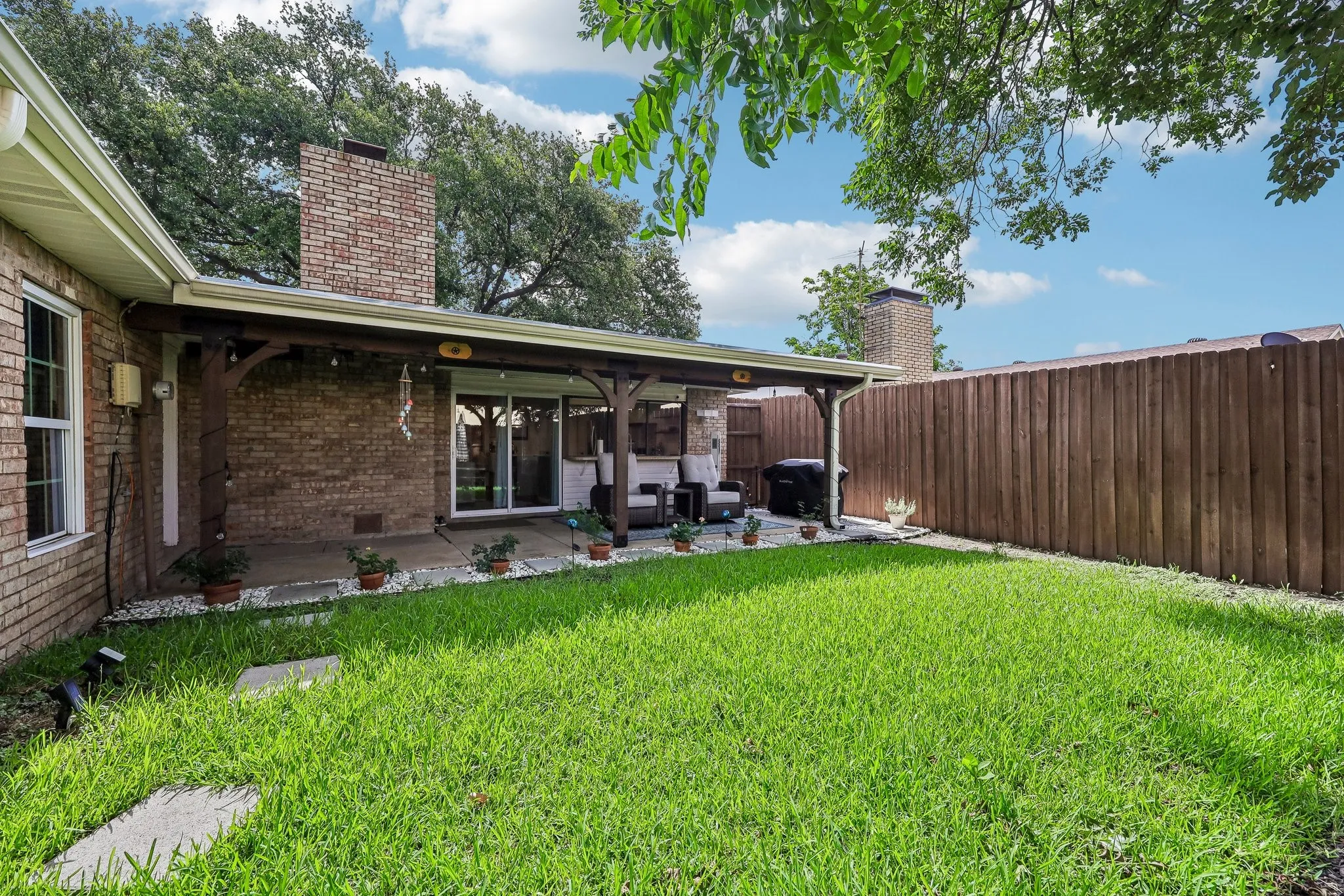 Single Family Residence For Sale in Denton County , 2927 Winterberry Drive, Carrollton, Texas 75007, 3 Bedroom, 2 Bathroom, 2 Garage spaces, 1,930 Sqft, built in 1977, mls#21261646, Real Estate Agent in Carrollton, Homes For Sale in Denton county, Homes For Sale in Carrollton, Realtor in Carrollton Texas, Real Estate Brokerage Independent Realty Texas, Luminita Cordes Realtor