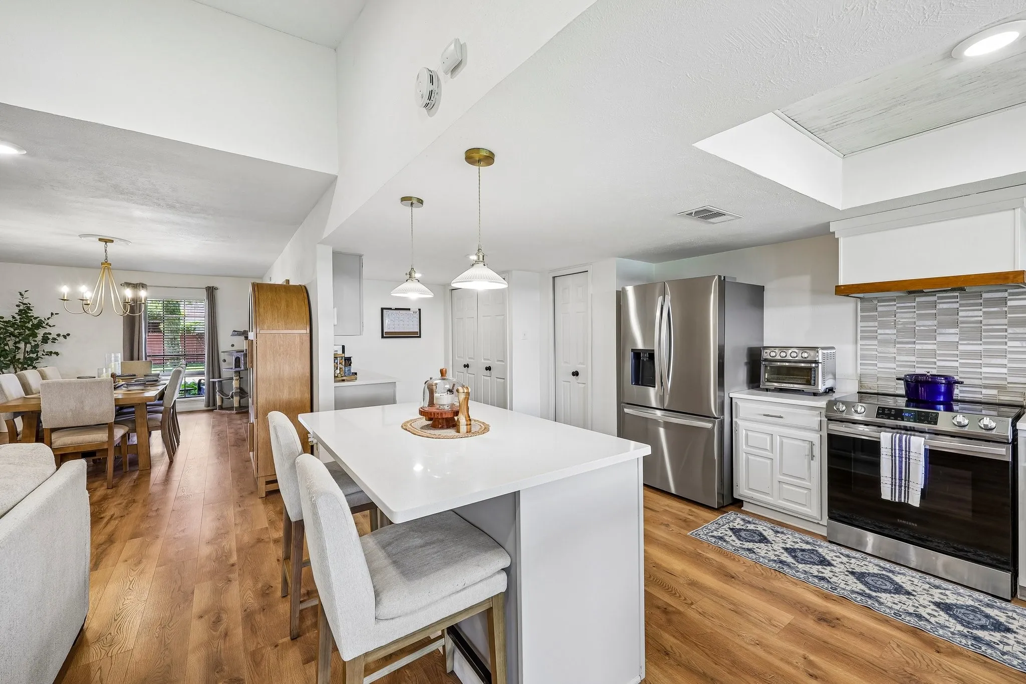 Single Family Residence For Sale in Denton County , 2927 Winterberry Drive, Carrollton, Texas 75007, 3 Bedroom, 2 Bathroom, 2 Garage spaces, 1,930 Sqft, built in 1977, mls#21261646, Real Estate Agent in Carrollton, Homes For Sale in Denton county, Homes For Sale in Carrollton, Realtor in Carrollton Texas, Real Estate Brokerage Independent Realty Texas, Luminita Cordes Realtor