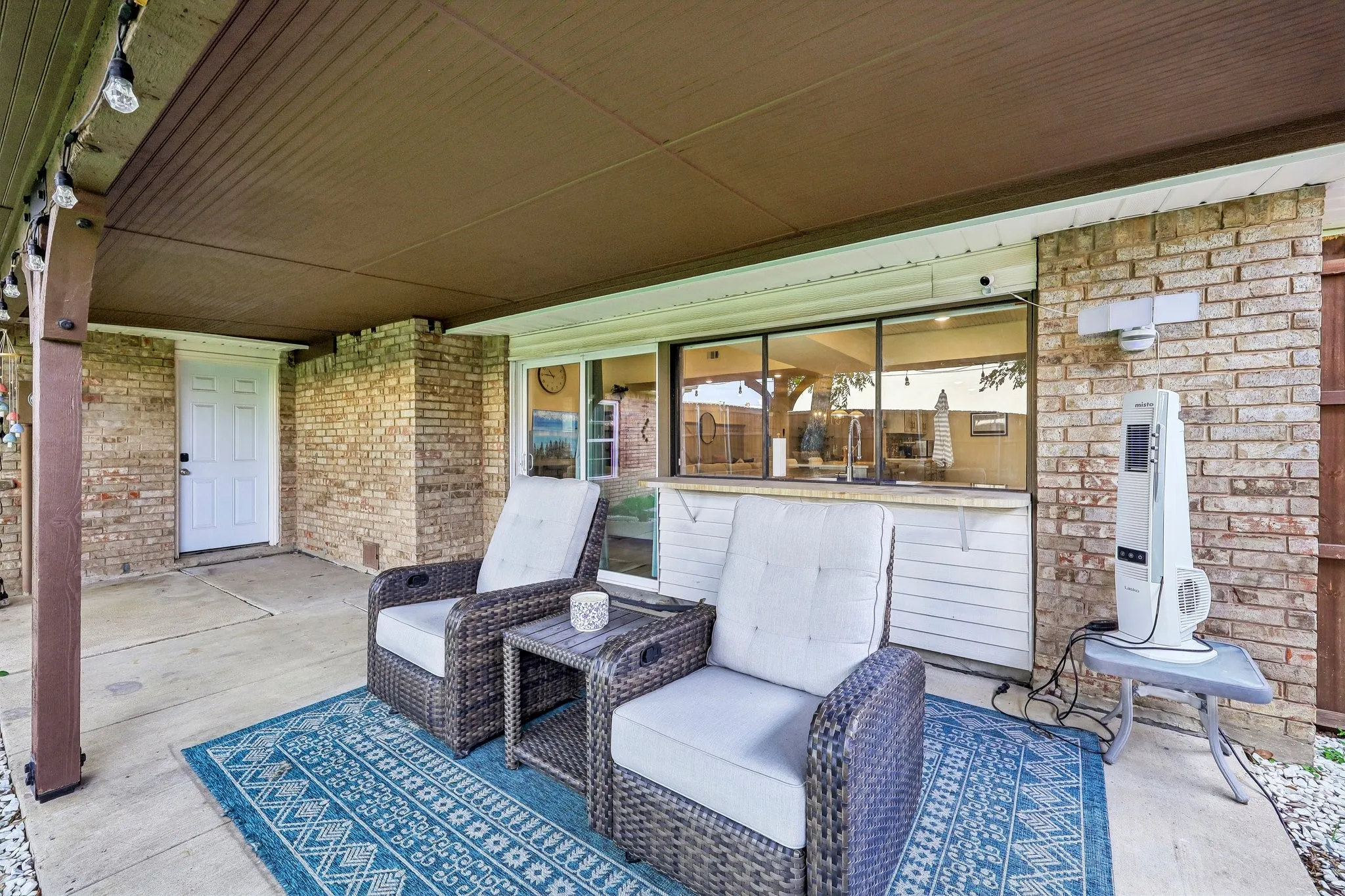 Single Family Residence For Sale in Denton County , 2927 Winterberry Drive, Carrollton, Texas 75007, 3 Bedroom, 2 Bathroom, 2 Garage spaces, 1,930 Sqft, built in 1977, mls#21261646, Real Estate Agent in Carrollton, Homes For Sale in Denton county, Homes For Sale in Carrollton, Realtor in Carrollton Texas, Real Estate Brokerage Independent Realty Texas, Luminita Cordes Realtor