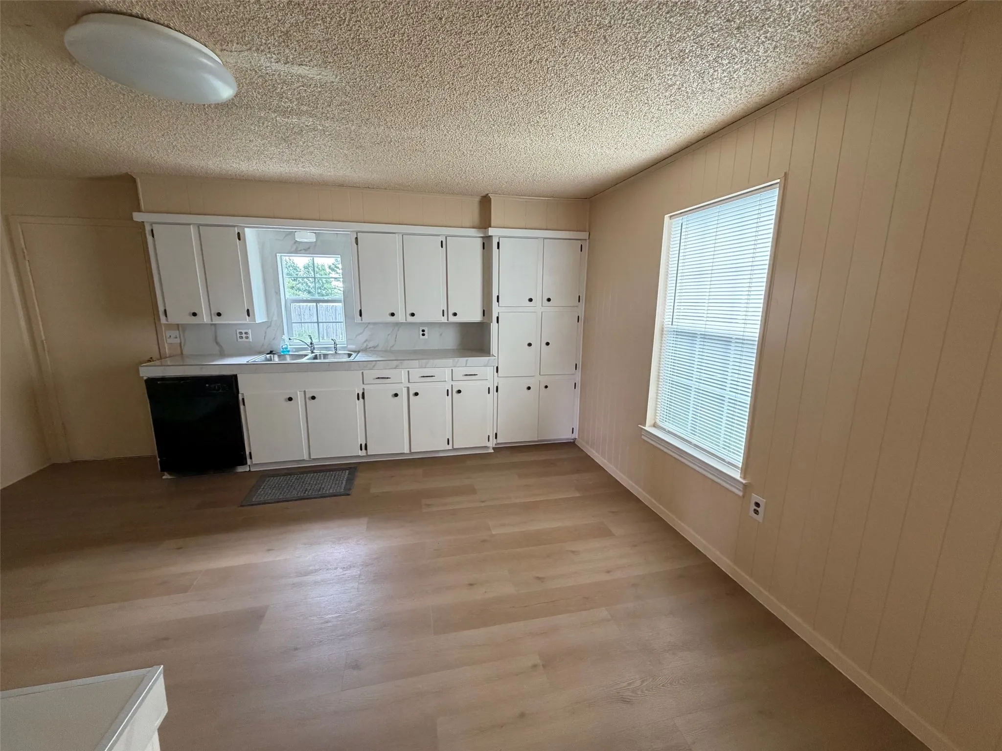 Single Family Residence For Rent in Hood County , 1114 Thorpe Springs Road, Granbury, Texas 76048, 2 Bedroom, 1 Bathroom, 1 Garage spaces, 920 Sqft, built in 1953, mls#21296587, Real Estate Agent in Granbury, Homes For Rent in Hood county, Homes For Rent in Granbury, Realtor in Granbury Texas, Real Estate Brokerage Independent Realty Texas, Luminita Cordes Realtor