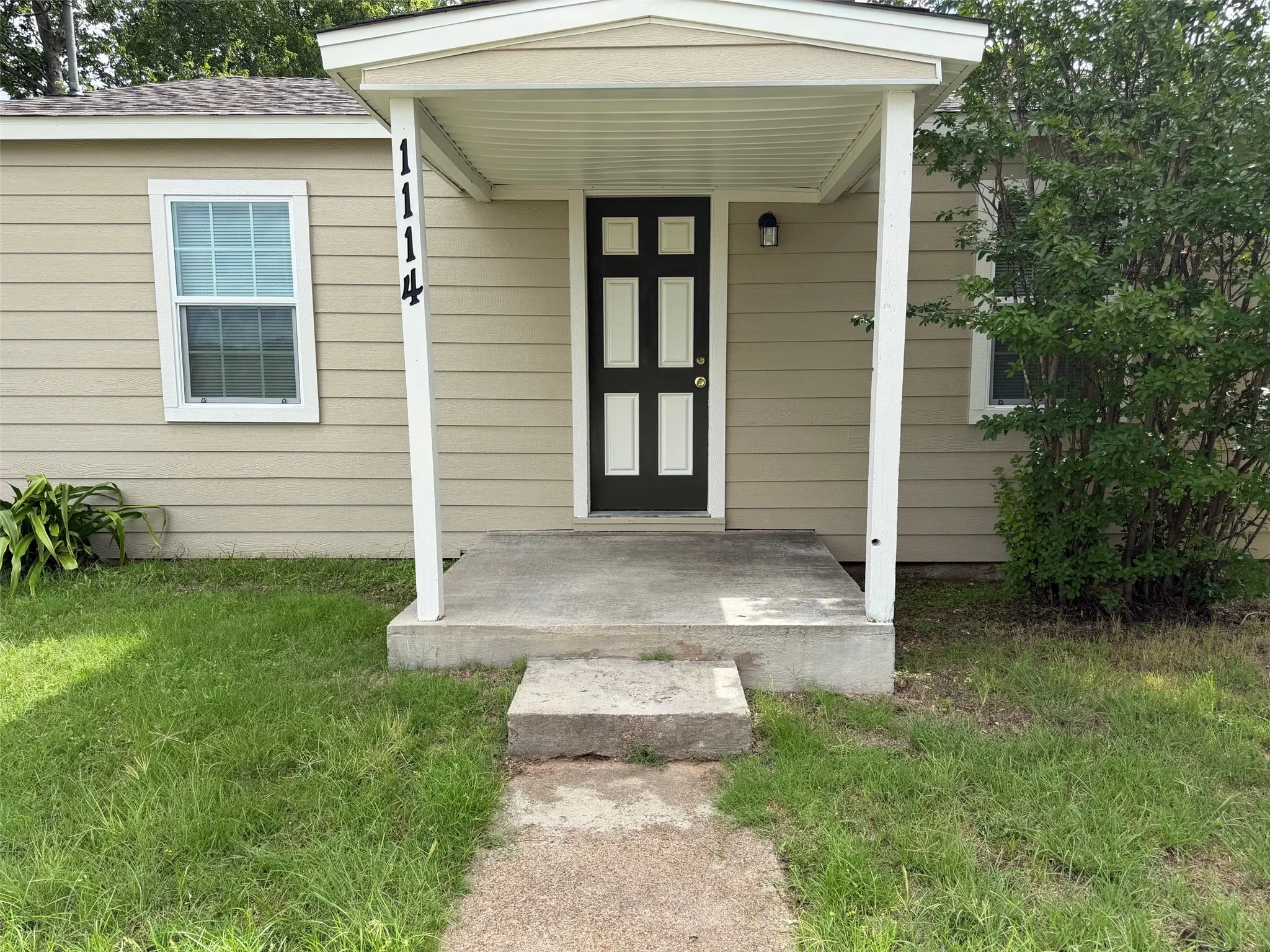 Single Family Residence For Rent in Hood County , 1114 Thorpe Springs Road, Granbury, Texas 76048, 2 Bedroom, 1 Bathroom, 1 Garage spaces, 920 Sqft, built in 1953, mls#21296587, Real Estate Agent in Granbury, Homes For Rent in Hood county, Homes For Rent in Granbury, Realtor in Granbury Texas, Real Estate Brokerage Independent Realty Texas, Luminita Cordes Realtor