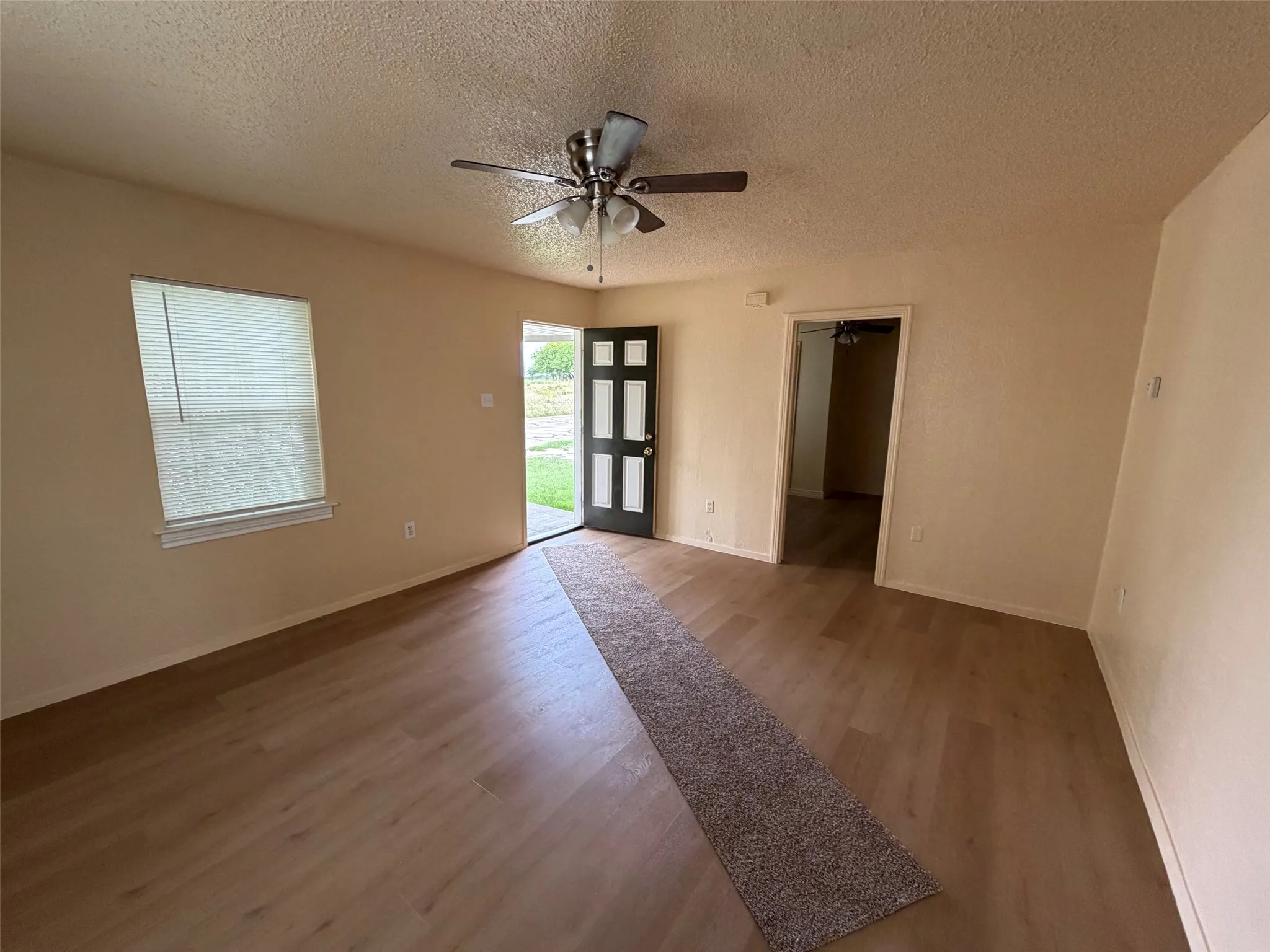 Single Family Residence For Rent in Hood County , 1114 Thorpe Springs Road, Granbury, Texas 76048, 2 Bedroom, 1 Bathroom, 1 Garage spaces, 920 Sqft, built in 1953, mls#21296587, Real Estate Agent in Granbury, Homes For Rent in Hood county, Homes For Rent in Granbury, Realtor in Granbury Texas, Real Estate Brokerage Independent Realty Texas, Luminita Cordes Realtor