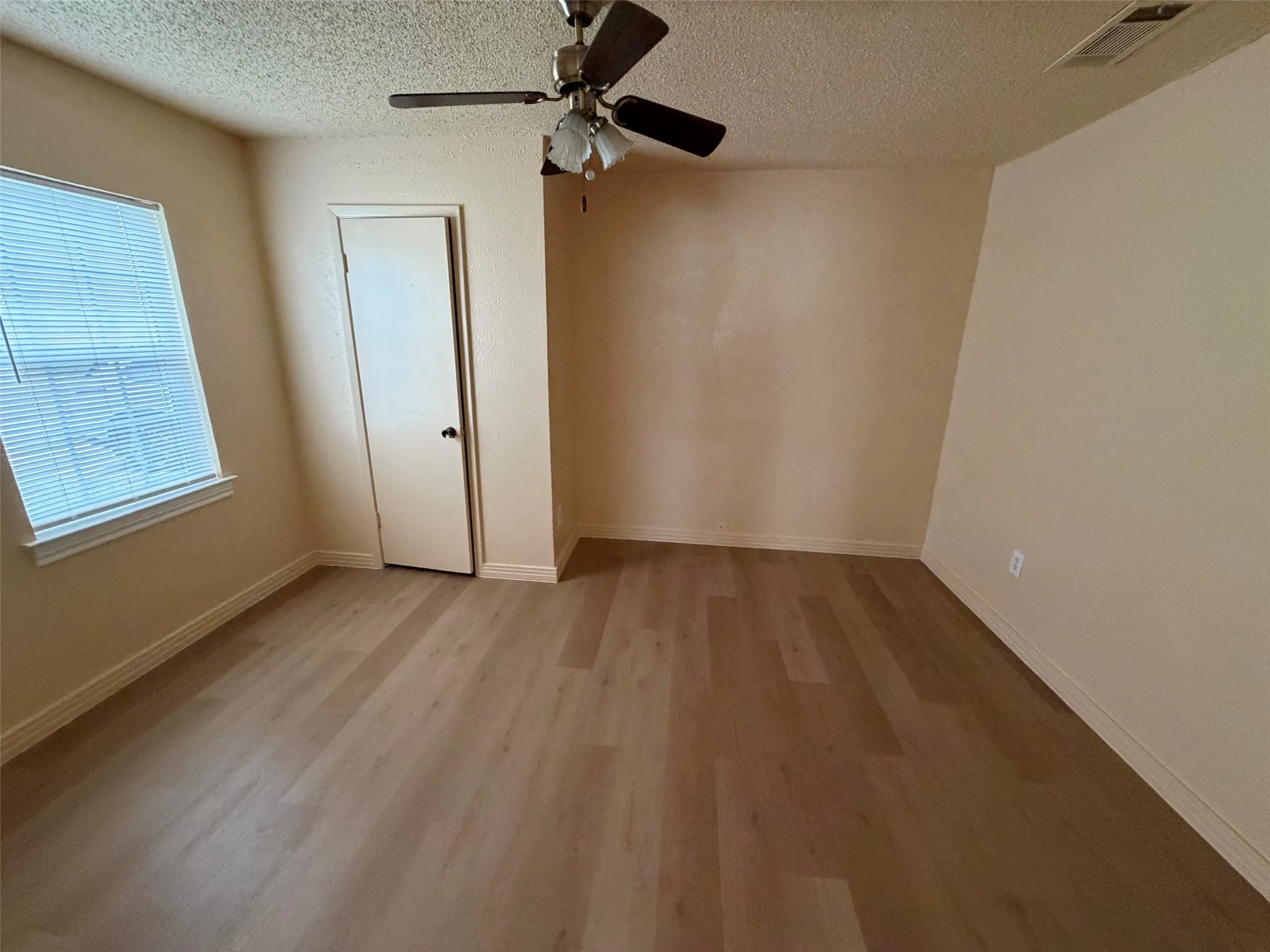Single Family Residence For Rent in Hood County , 1114 Thorpe Springs Road, Granbury, Texas 76048, 2 Bedroom, 1 Bathroom, 1 Garage spaces, 920 Sqft, built in 1953, mls#21296587, Real Estate Agent in Granbury, Homes For Rent in Hood county, Homes For Rent in Granbury, Realtor in Granbury Texas, Real Estate Brokerage Independent Realty Texas, Luminita Cordes Realtor