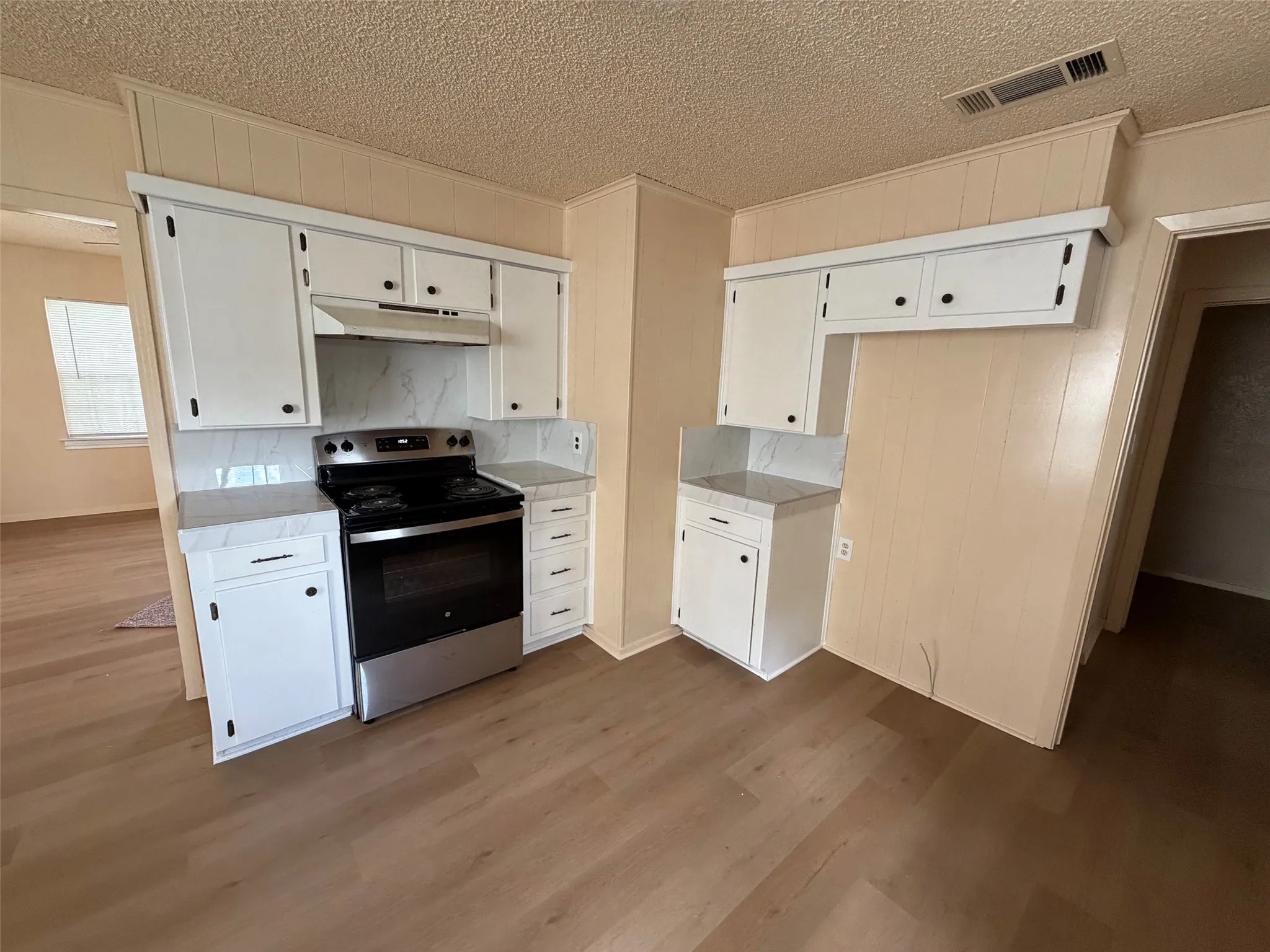 Single Family Residence For Rent in Hood County , 1114 Thorpe Springs Road, Granbury, Texas 76048, 2 Bedroom, 1 Bathroom, 1 Garage spaces, 920 Sqft, built in 1953, mls#21296587, Real Estate Agent in Granbury, Homes For Rent in Hood county, Homes For Rent in Granbury, Realtor in Granbury Texas, Real Estate Brokerage Independent Realty Texas, Luminita Cordes Realtor