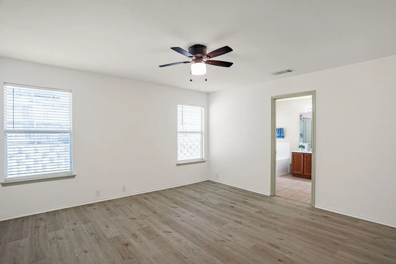 Single Family Residence For Rent in Grayson County , 4507 Falcon Drive, Sherman, Texas 75092, 3 Bedroom, 2 Bathroom, 2 Garage spaces, 1,975 Sqft, built in 2005, mls#21293408, Real Estate Agent in Sherman, Homes For Rent in Grayson county, Homes For Rent in Sherman, Realtor in Sherman Texas, Real Estate Brokerage Independent Realty Texas, Luminita Cordes Realtor