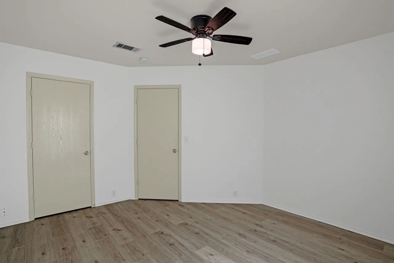 Single Family Residence For Rent in Grayson County , 4507 Falcon Drive, Sherman, Texas 75092, 3 Bedroom, 2 Bathroom, 2 Garage spaces, 1,975 Sqft, built in 2005, mls#21293408, Real Estate Agent in Sherman, Homes For Rent in Grayson county, Homes For Rent in Sherman, Realtor in Sherman Texas, Real Estate Brokerage Independent Realty Texas, Luminita Cordes Realtor