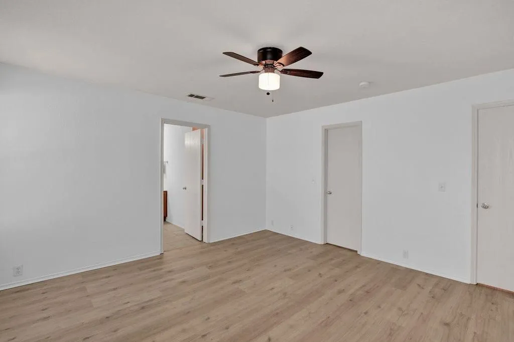 Single Family Residence For Rent in Grayson County , 4507 Falcon Drive, Sherman, Texas 75092, 3 Bedroom, 2 Bathroom, 2 Garage spaces, 1,975 Sqft, built in 2005, mls#21293408, Real Estate Agent in Sherman, Homes For Rent in Grayson county, Homes For Rent in Sherman, Realtor in Sherman Texas, Real Estate Brokerage Independent Realty Texas, Luminita Cordes Realtor