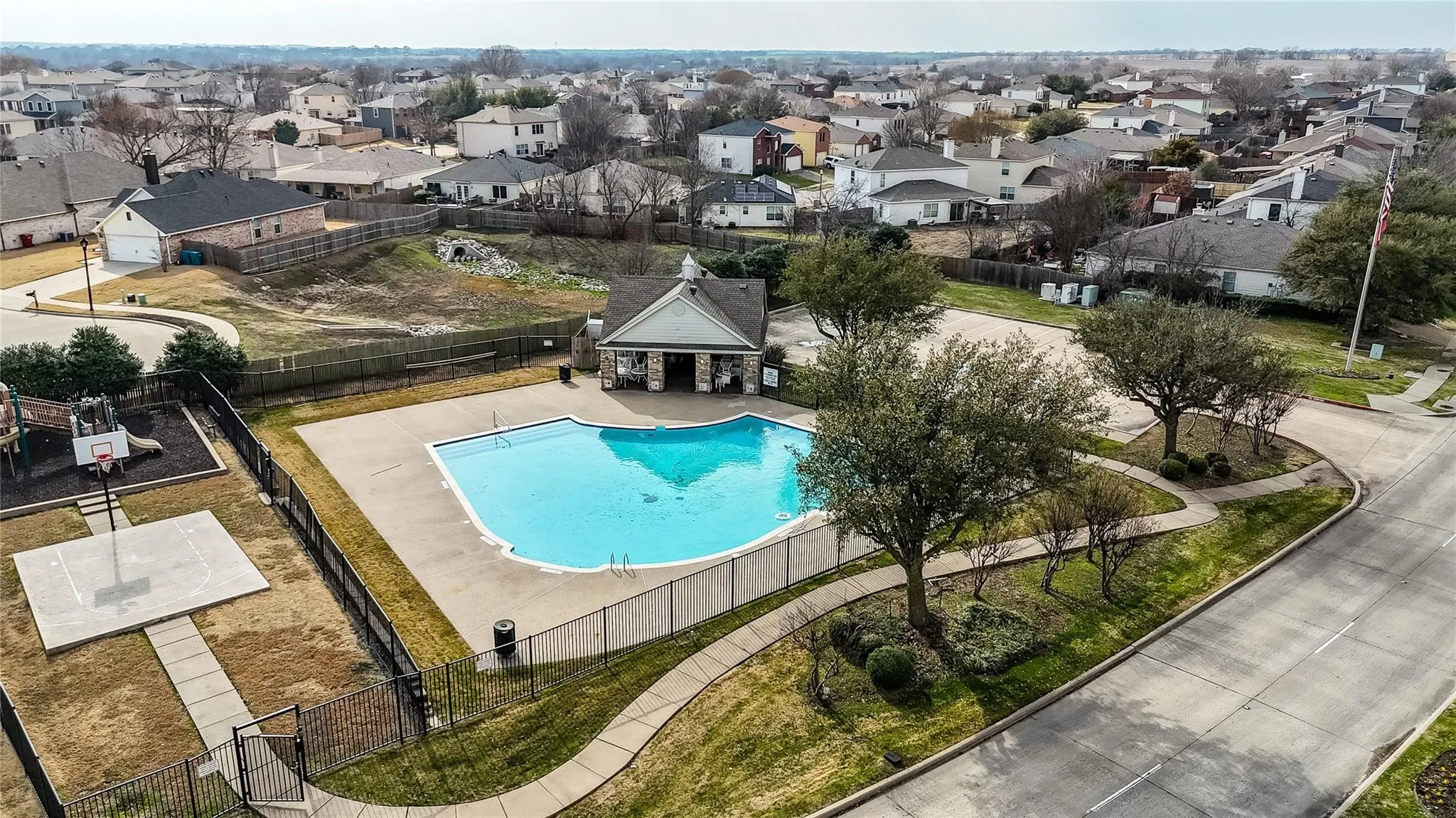 Single Family Residence For Rent in Grayson County , 4507 Falcon Drive, Sherman, Texas 75092, 3 Bedroom, 2 Bathroom, 2 Garage spaces, 1,975 Sqft, built in 2005, mls#21293408, Real Estate Agent in Sherman, Homes For Rent in Grayson county, Homes For Rent in Sherman, Realtor in Sherman Texas, Real Estate Brokerage Independent Realty Texas, Luminita Cordes Realtor