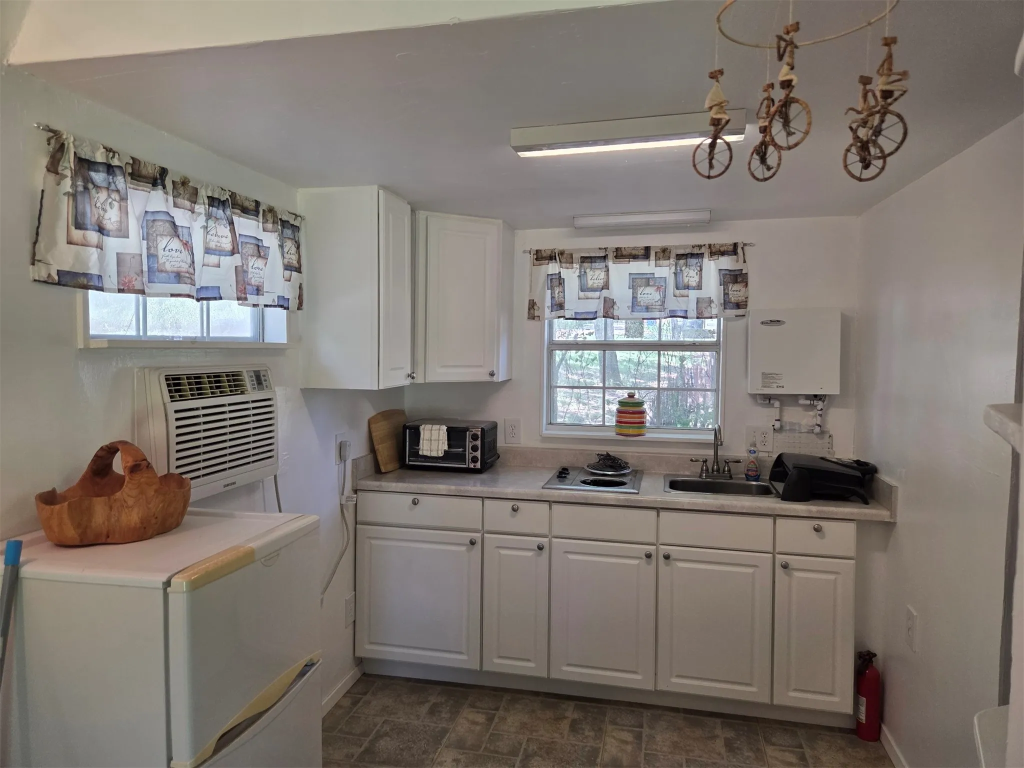 Single Family Residence For Sale in Grayson County , 150 Dover Drive, Gordonville, Texas 76245, 1 Bedroom, 1 Bathroom, 2 Garage spaces, 1,000 Sqft, built in 2008, mls#21297598, Real Estate Agent in Gordonville, Homes For Sale in Grayson county, Homes For Sale in Gordonville, Realtor in Gordonville Texas, Real Estate Brokerage Independent Realty Texas, Luminita Cordes Realtor