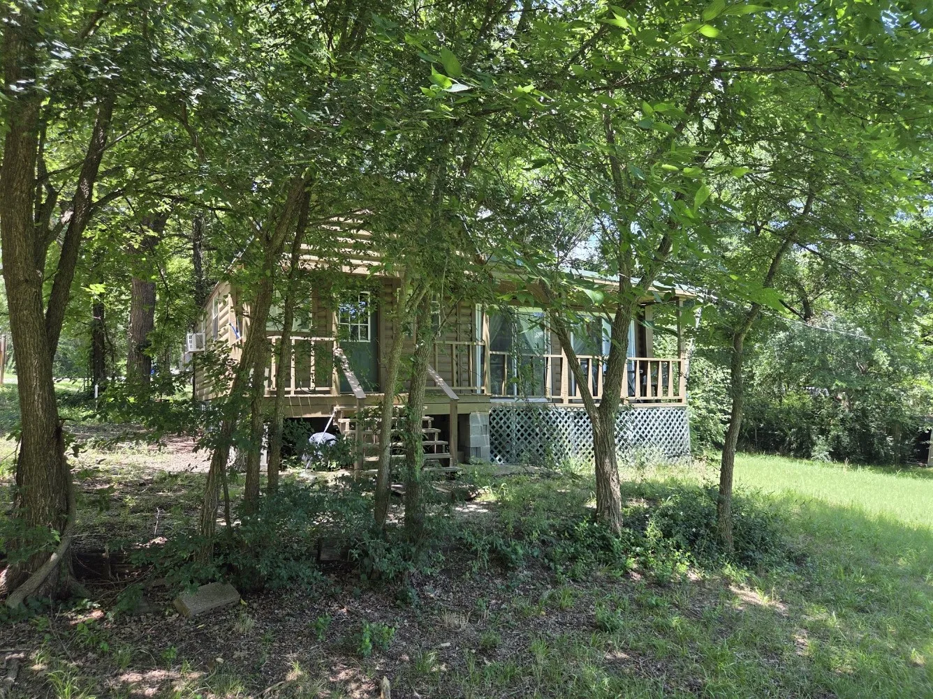 Single Family Residence For Sale in Grayson County , 150 Dover Drive, Gordonville, Texas 76245, 1 Bedroom, 1 Bathroom, 2 Garage spaces, 1,000 Sqft, built in 2008, mls#21297598, Real Estate Agent in Gordonville, Homes For Sale in Grayson county, Homes For Sale in Gordonville, Realtor in Gordonville Texas, Real Estate Brokerage Independent Realty Texas, Luminita Cordes Realtor
