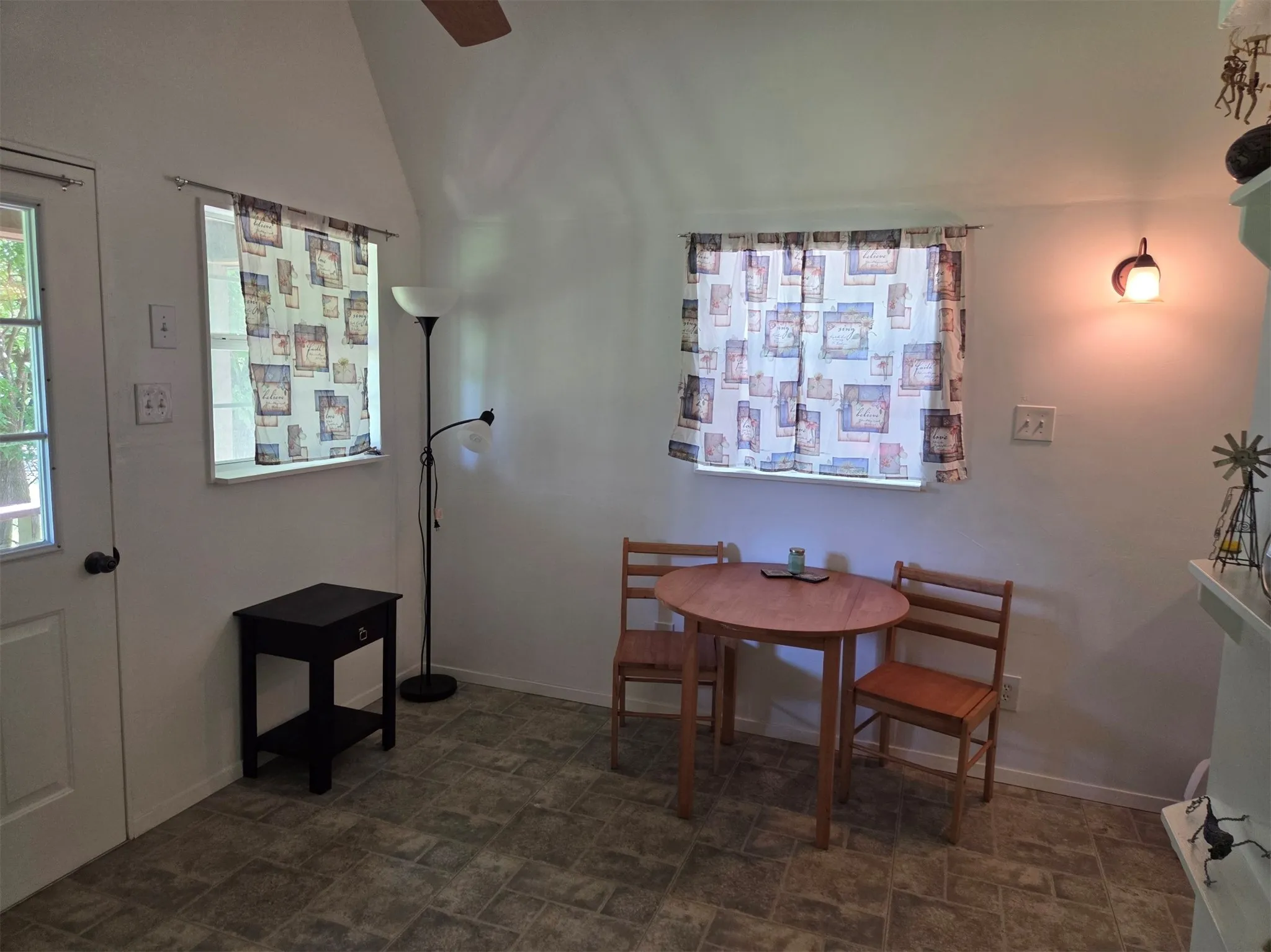 Single Family Residence For Sale in Grayson County , 150 Dover Drive, Gordonville, Texas 76245, 1 Bedroom, 1 Bathroom, 2 Garage spaces, 1,000 Sqft, built in 2008, mls#21297598, Real Estate Agent in Gordonville, Homes For Sale in Grayson county, Homes For Sale in Gordonville, Realtor in Gordonville Texas, Real Estate Brokerage Independent Realty Texas, Luminita Cordes Realtor