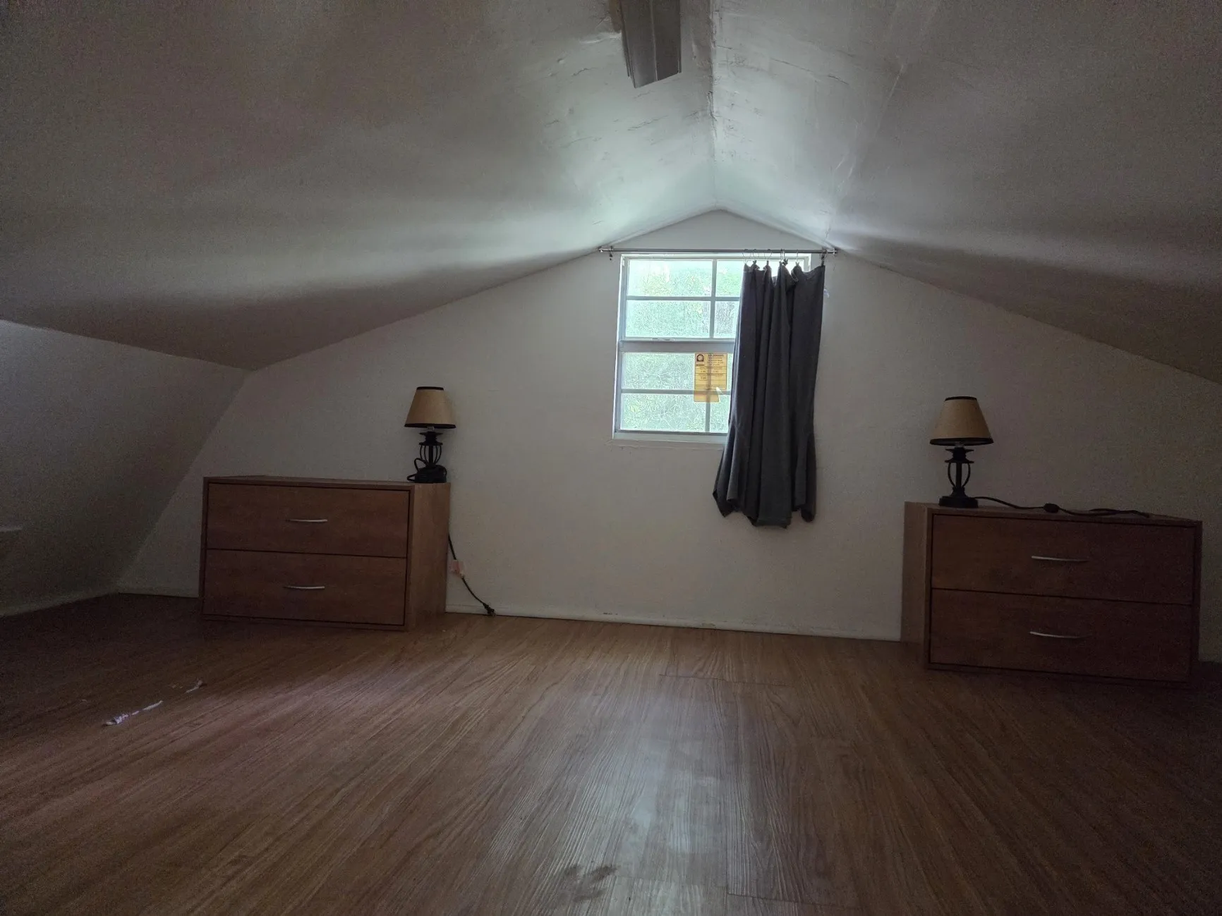 Single Family Residence For Sale in Grayson County , 150 Dover Drive, Gordonville, Texas 76245, 1 Bedroom, 1 Bathroom, 2 Garage spaces, 1,000 Sqft, built in 2008, mls#21297598, Real Estate Agent in Gordonville, Homes For Sale in Grayson county, Homes For Sale in Gordonville, Realtor in Gordonville Texas, Real Estate Brokerage Independent Realty Texas, Luminita Cordes Realtor