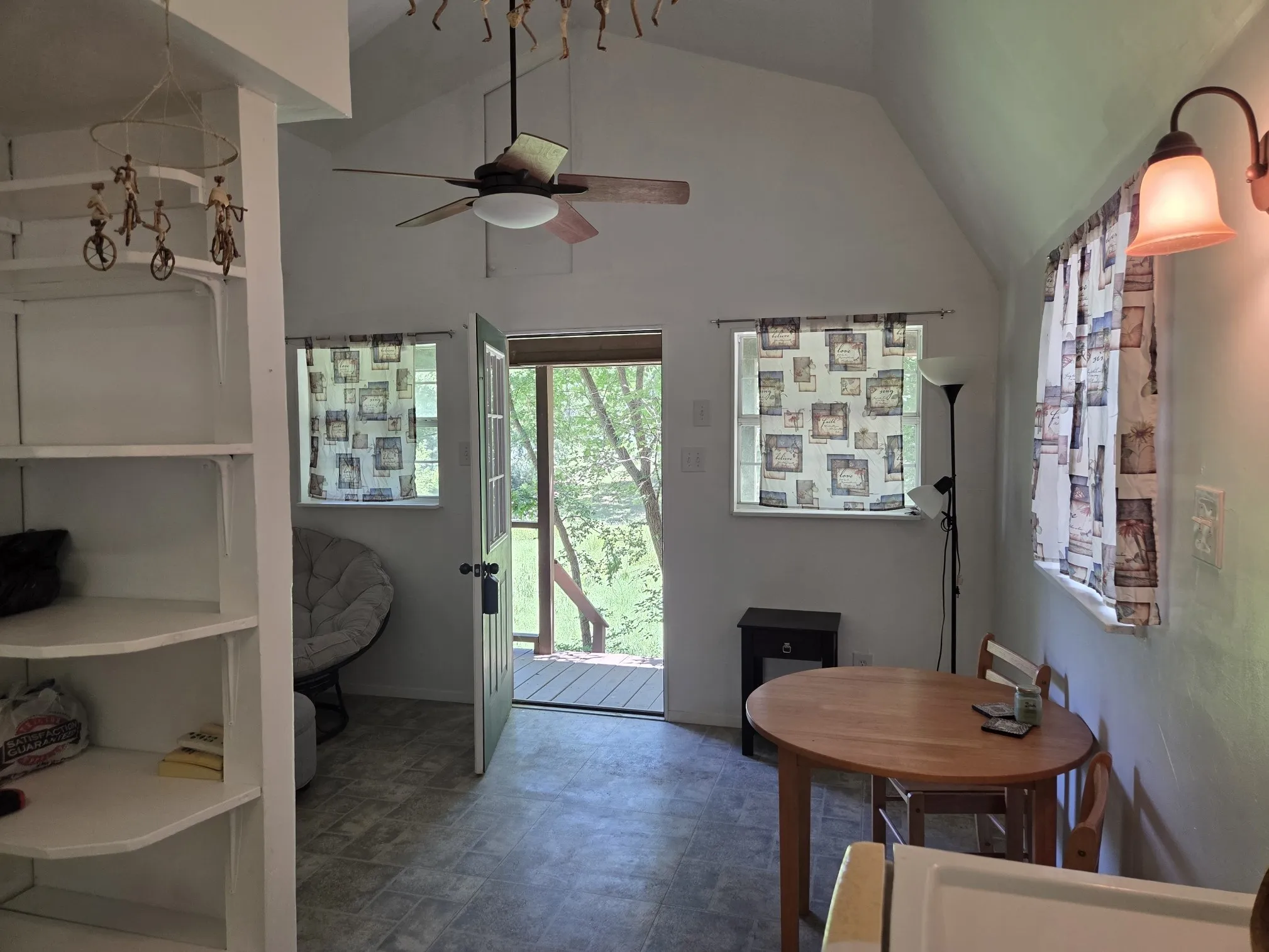 Single Family Residence For Sale in Grayson County , 150 Dover Drive, Gordonville, Texas 76245, 1 Bedroom, 1 Bathroom, 2 Garage spaces, 1,000 Sqft, built in 2008, mls#21297598, Real Estate Agent in Gordonville, Homes For Sale in Grayson county, Homes For Sale in Gordonville, Realtor in Gordonville Texas, Real Estate Brokerage Independent Realty Texas, Luminita Cordes Realtor