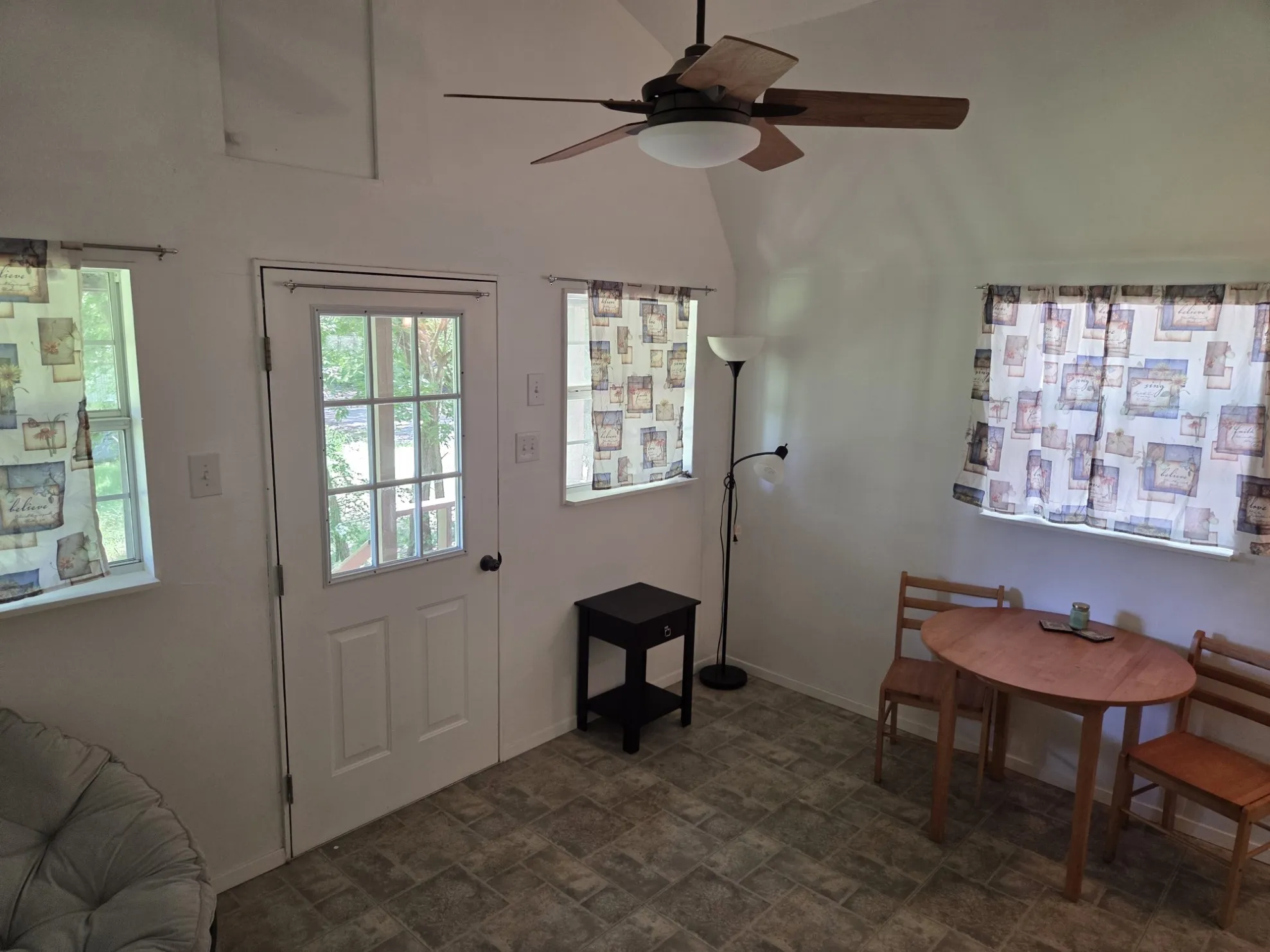 Single Family Residence For Sale in Grayson County , 150 Dover Drive, Gordonville, Texas 76245, 1 Bedroom, 1 Bathroom, 2 Garage spaces, 1,000 Sqft, built in 2008, mls#21297598, Real Estate Agent in Gordonville, Homes For Sale in Grayson county, Homes For Sale in Gordonville, Realtor in Gordonville Texas, Real Estate Brokerage Independent Realty Texas, Luminita Cordes Realtor