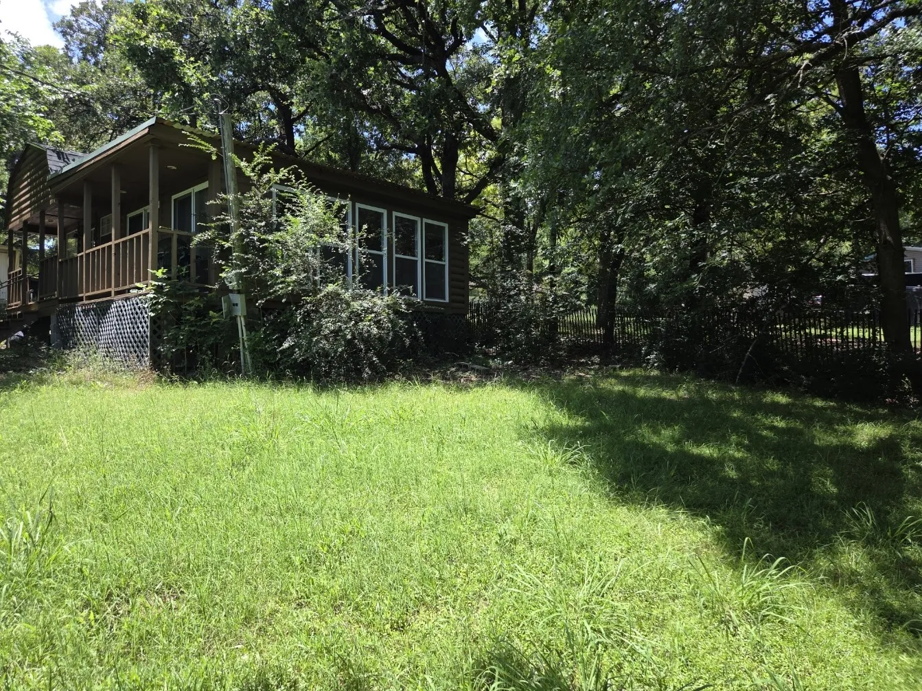 Single Family Residence For Sale in Grayson County , 150 Dover Drive, Gordonville, Texas 76245, 1 Bedroom, 1 Bathroom, 2 Garage spaces, 1,000 Sqft, built in 2008, mls#21297598, Real Estate Agent in Gordonville, Homes For Sale in Grayson county, Homes For Sale in Gordonville, Realtor in Gordonville Texas, Real Estate Brokerage Independent Realty Texas, Luminita Cordes Realtor