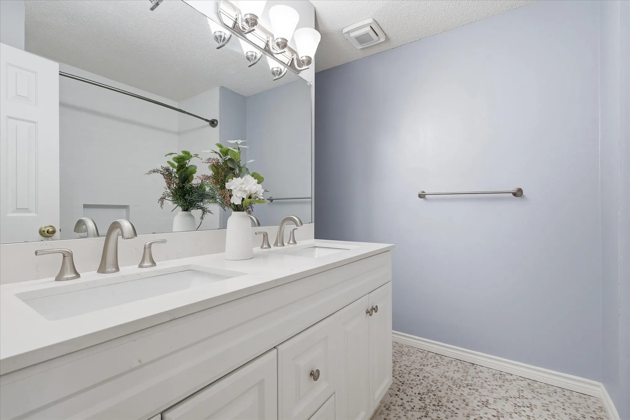 Hall Bathroom Upstairs