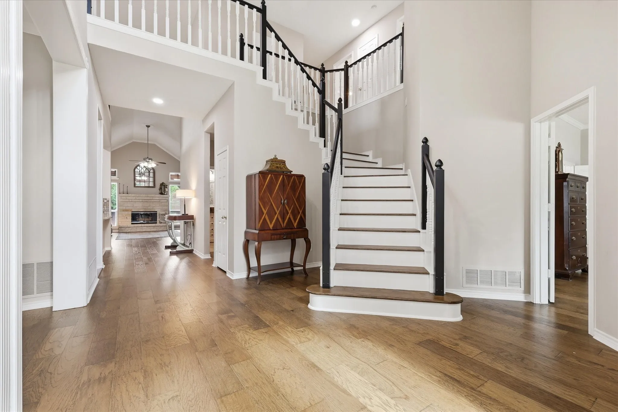 Engineered wood throughout 1st floor!