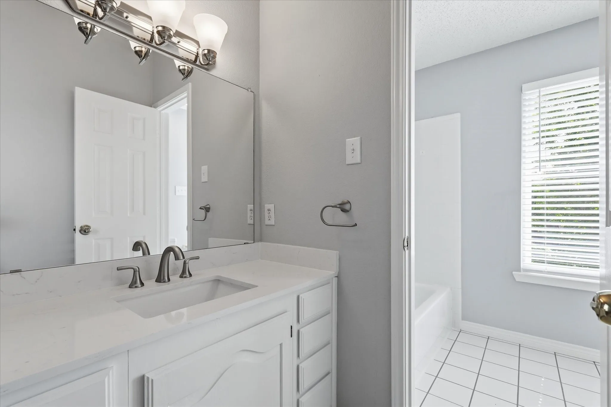 Jack-n-Jill Bathroom Upstairs between bedrooms #3 & #4