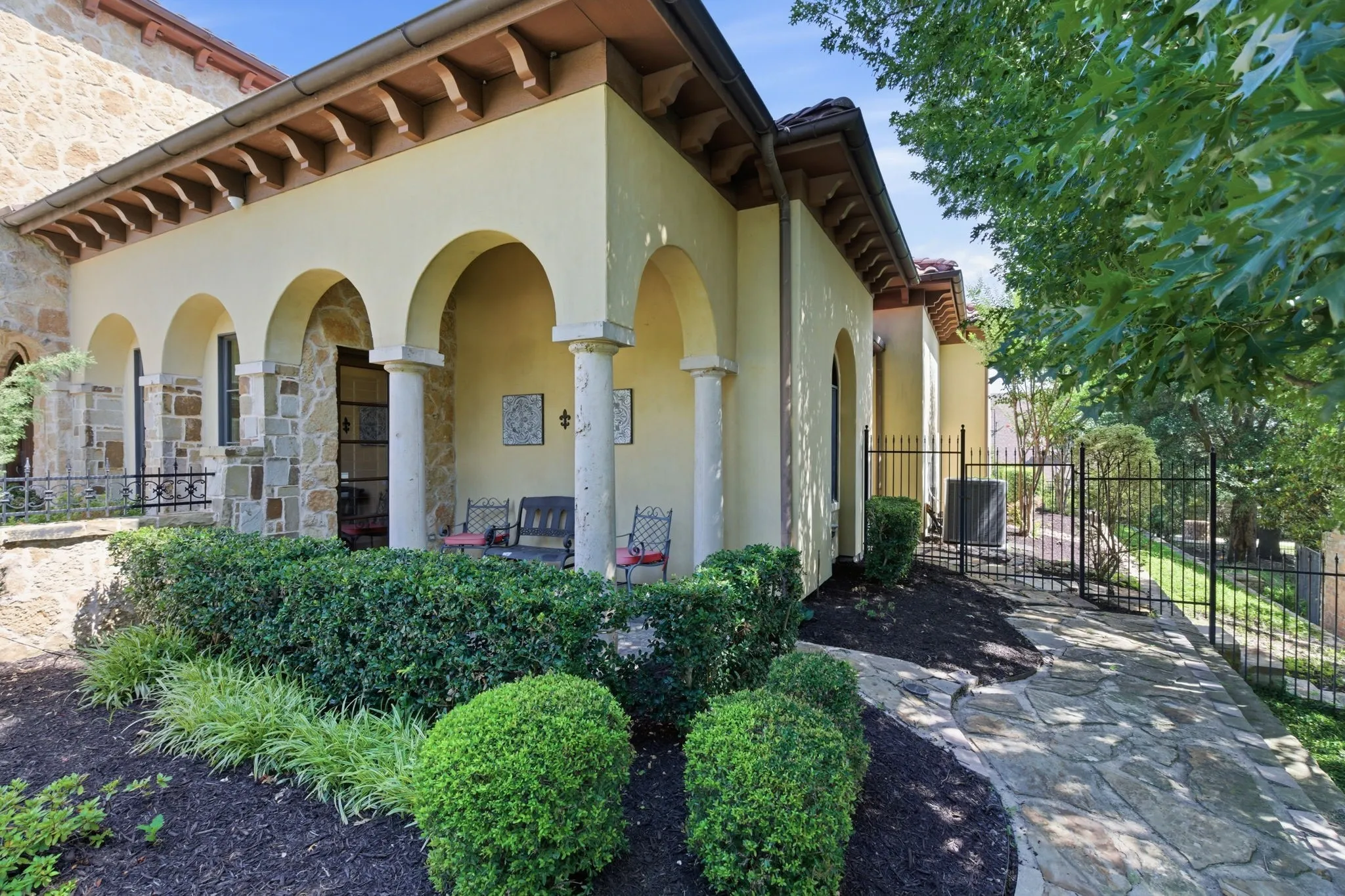 Single Family Residence For Sale in Tarrant County , 1100 Tuscany Terrace, Keller, Texas 76262, 5 Bedroom, 6 Bathroom, 4 Garage spaces, 5,827 Sqft, built in 2006, mls#21294557, Real Estate Agent in Keller, Homes For Sale in Tarrant county, Homes For Sale in Keller, Realtor in Keller Texas, Real Estate Brokerage Independent Realty Texas, Luminita Cordes Realtor