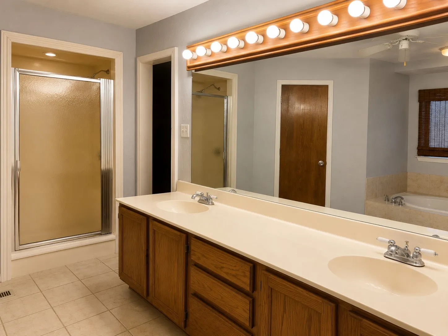 Single Family Residence For Sale in Tarrant County , 88 Morrow Drive, Bedford, Texas 76021, 2 Bedroom, 2 Bathroom, 2 Garage spaces, 1,554 Sqft, built in 1984, mls#21295701, Real Estate Agent in Bedford, Homes For Sale in Tarrant county, Homes For Sale in Bedford, Realtor in Bedford Texas, Real Estate Brokerage Independent Realty Texas, Luminita Cordes Realtor