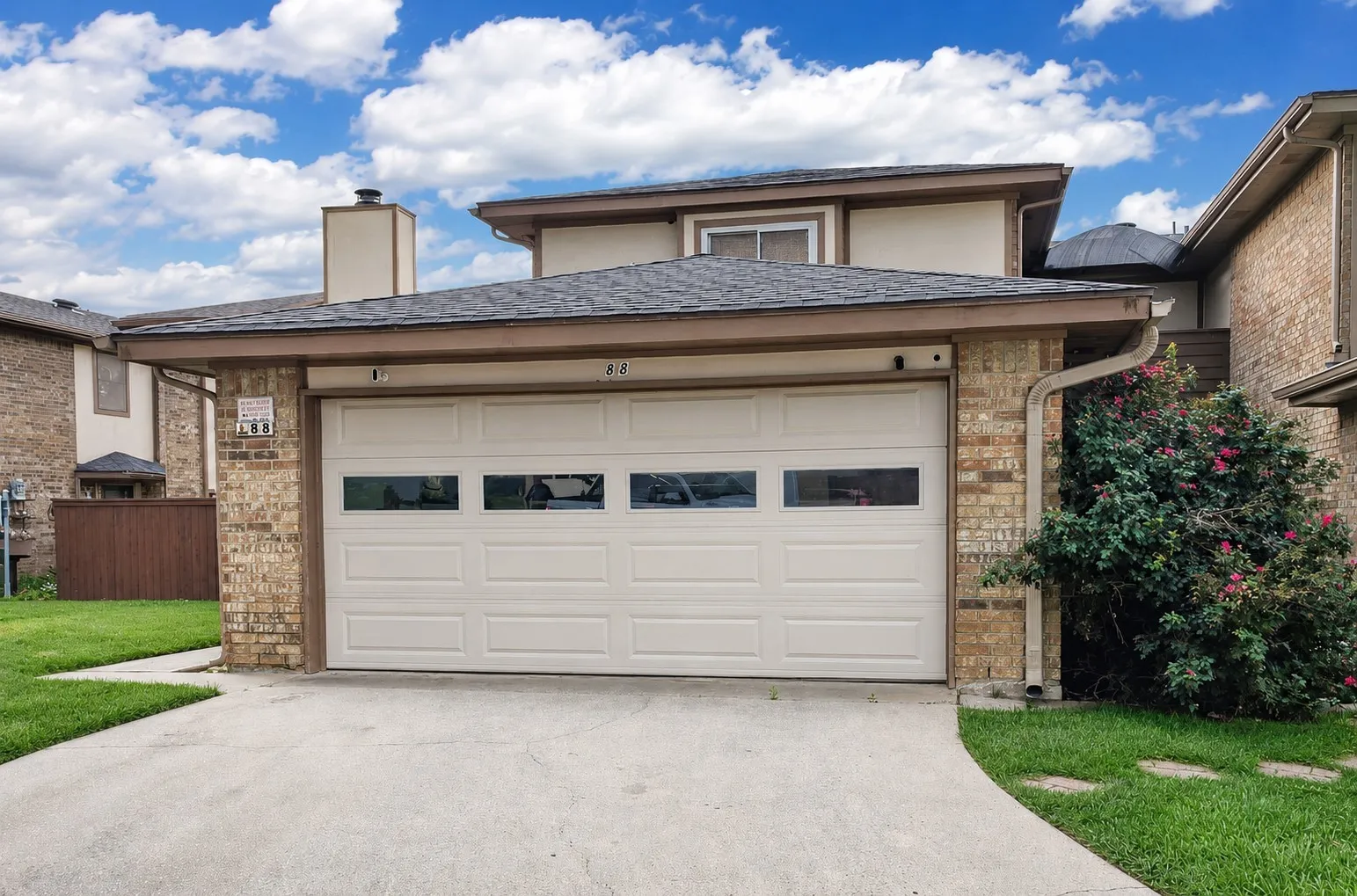 Single Family Residence For Sale in Tarrant County , 88 Morrow Drive, Bedford, Texas 76021, 2 Bedroom, 2 Bathroom, 2 Garage spaces, 1,554 Sqft, built in 1984, mls#21295701, Real Estate Agent in Bedford, Homes For Sale in Tarrant county, Homes For Sale in Bedford, Realtor in Bedford Texas, Real Estate Brokerage Independent Realty Texas, Luminita Cordes Realtor
