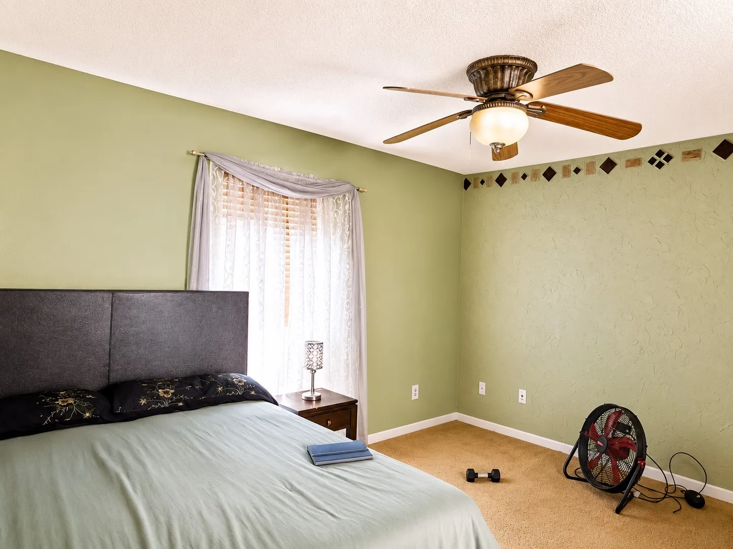Single Family Residence For Sale in Tarrant County , 88 Morrow Drive, Bedford, Texas 76021, 2 Bedroom, 2 Bathroom, 2 Garage spaces, 1,554 Sqft, built in 1984, mls#21295701, Real Estate Agent in Bedford, Homes For Sale in Tarrant county, Homes For Sale in Bedford, Realtor in Bedford Texas, Real Estate Brokerage Independent Realty Texas, Luminita Cordes Realtor
