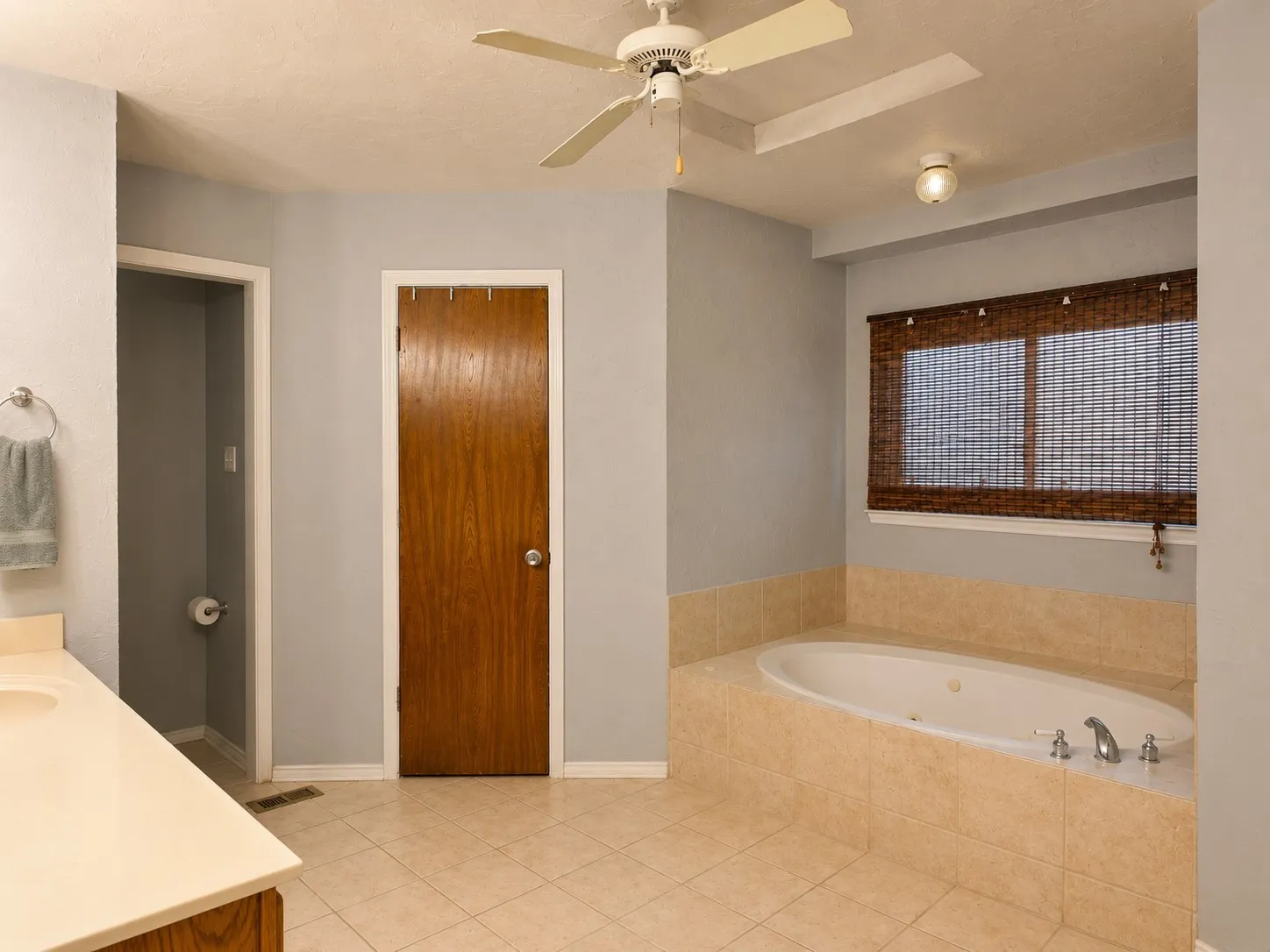 Single Family Residence For Sale in Tarrant County , 88 Morrow Drive, Bedford, Texas 76021, 2 Bedroom, 2 Bathroom, 2 Garage spaces, 1,554 Sqft, built in 1984, mls#21295701, Real Estate Agent in Bedford, Homes For Sale in Tarrant county, Homes For Sale in Bedford, Realtor in Bedford Texas, Real Estate Brokerage Independent Realty Texas, Luminita Cordes Realtor