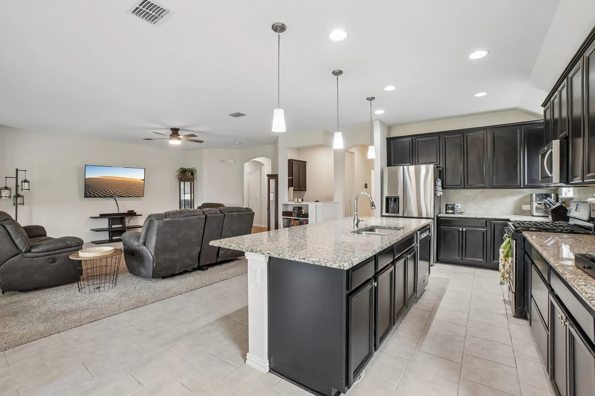 Single Family Residence For Sale in Johnson County , 2603 Wallingford Drive, Mansfield, Texas 76084, 5 Bedroom, 3 Bathroom, 2 Garage spaces, 2,587 Sqft, built in 2019, mls#21287827, Real Estate Agent in Mansfield, Homes For Sale in Johnson county, Homes For Sale in Mansfield, Realtor in Mansfield Texas, Real Estate Brokerage Independent Realty Texas, Luminita Cordes Realtor