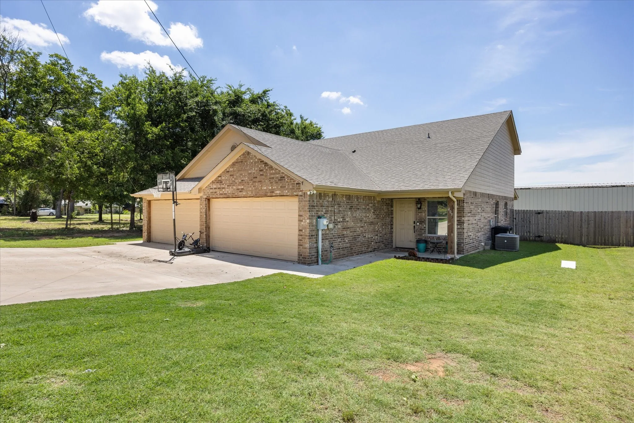 Townhouse For Sale in Hood County , 403 W 5th Street, Tolar, Texas 76476, 6 Bedrooms, 4 Bathrooms, 2 Garage spaces, 3,117 Sqft, built in 2018, Price $549,000, mls#21293959, Real Estate Agent in Tolar, Homes For Sale in Hood county, Homes For Sale in Tolar, Realtor in Tolar Texas, Real Estate Brokerage Independent Realty Texas, Luminita Cordes Realtor