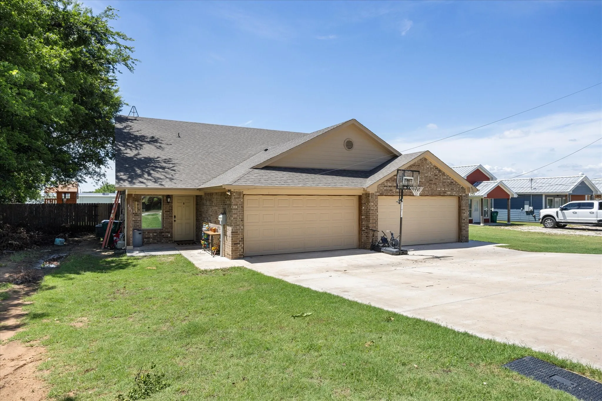 Townhouse For Sale in Hood County , 403 W 5th Street, Tolar, Texas 76476, 6 Bedrooms, 4 Bathrooms, 2 Garage spaces, 3,117 Sqft, built in 2018, Price $549,000, mls#21293959, Real Estate Agent in Tolar, Homes For Sale in Hood county, Homes For Sale in Tolar, Realtor in Tolar Texas, Real Estate Brokerage Independent Realty Texas, Luminita Cordes Realtor