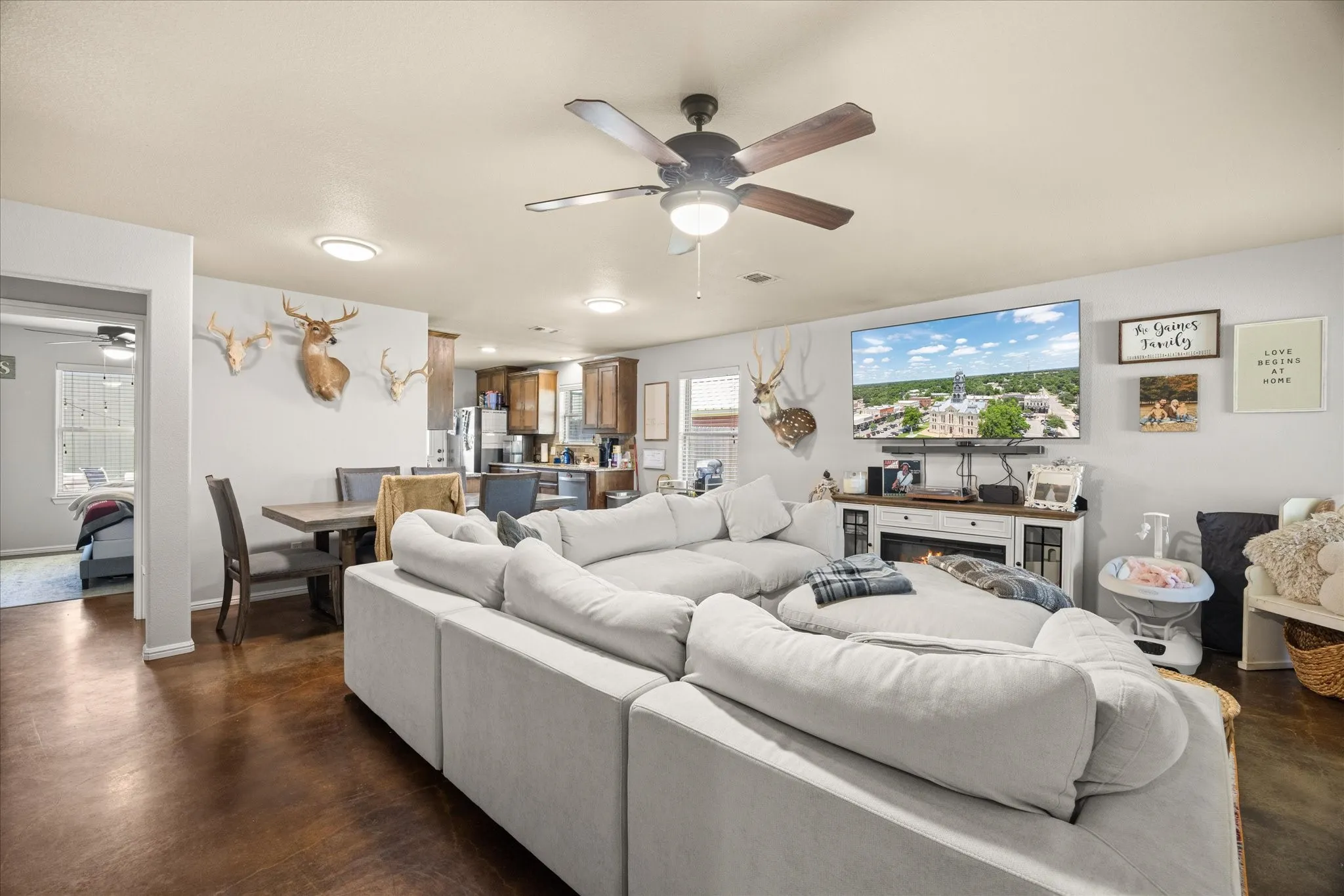Townhouse For Sale in Hood County , 403 W 5th Street, Tolar, Texas 76476, 6 Bedrooms, 4 Bathrooms, 2 Garage spaces, 3,117 Sqft, built in 2018, Price $549,000, mls#21293959, Real Estate Agent in Tolar, Homes For Sale in Hood county, Homes For Sale in Tolar, Realtor in Tolar Texas, Real Estate Brokerage Independent Realty Texas, Luminita Cordes Realtor