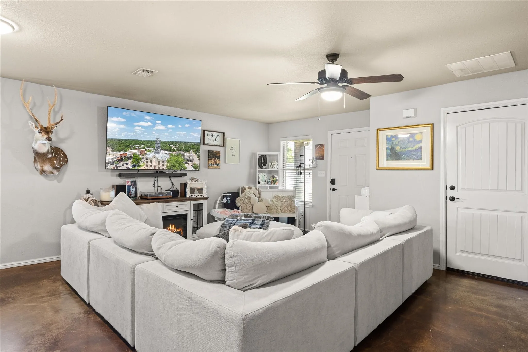 Townhouse For Sale in Hood County , 403 W 5th Street, Tolar, Texas 76476, 6 Bedrooms, 4 Bathrooms, 2 Garage spaces, 3,117 Sqft, built in 2018, Price $549,000, mls#21293959, Real Estate Agent in Tolar, Homes For Sale in Hood county, Homes For Sale in Tolar, Realtor in Tolar Texas, Real Estate Brokerage Independent Realty Texas, Luminita Cordes Realtor
