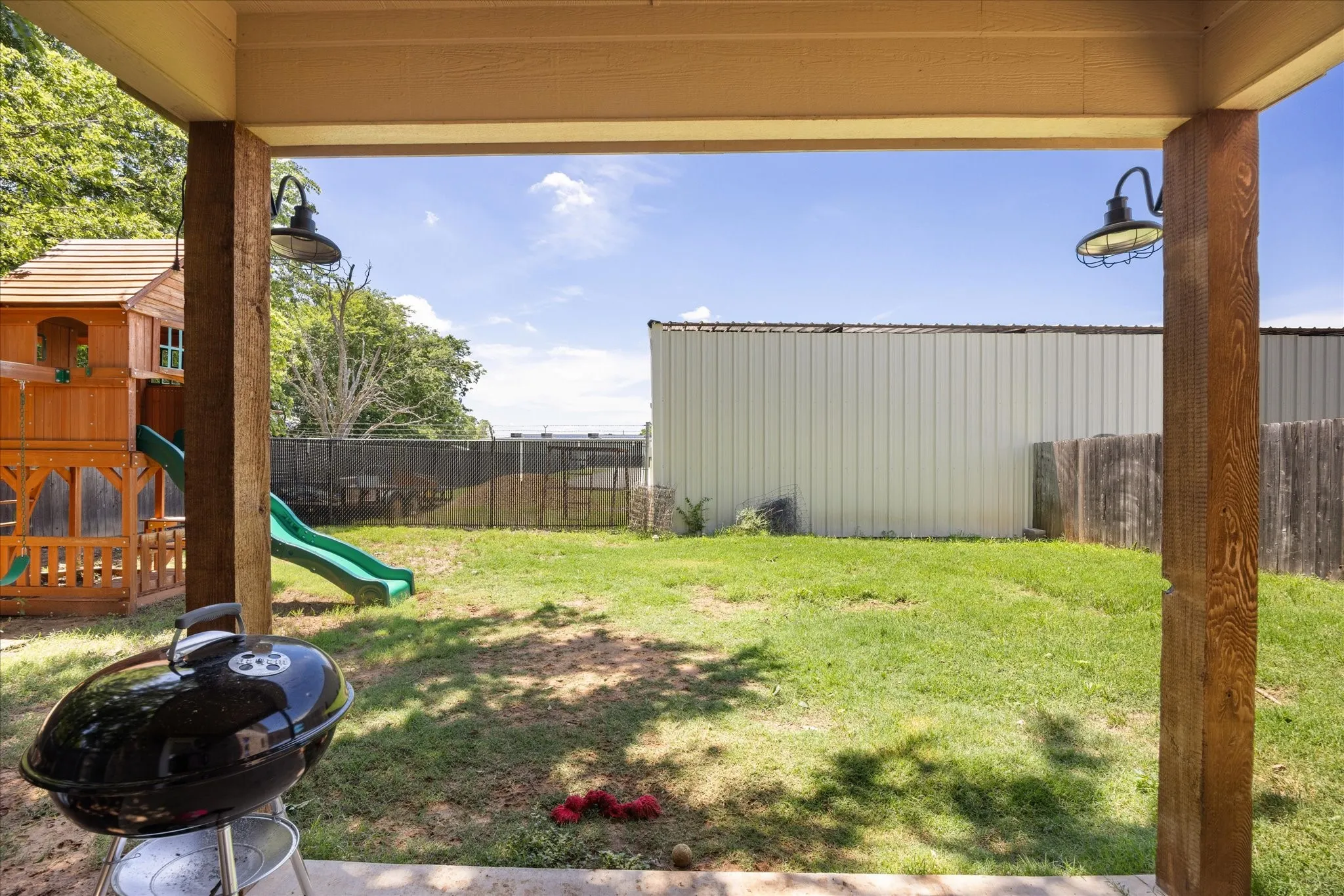 Townhouse For Sale in Hood County , 403 W 5th Street, Tolar, Texas 76476, 6 Bedrooms, 4 Bathrooms, 2 Garage spaces, 3,117 Sqft, built in 2018, Price $549,000, mls#21293959, Real Estate Agent in Tolar, Homes For Sale in Hood county, Homes For Sale in Tolar, Realtor in Tolar Texas, Real Estate Brokerage Independent Realty Texas, Luminita Cordes Realtor