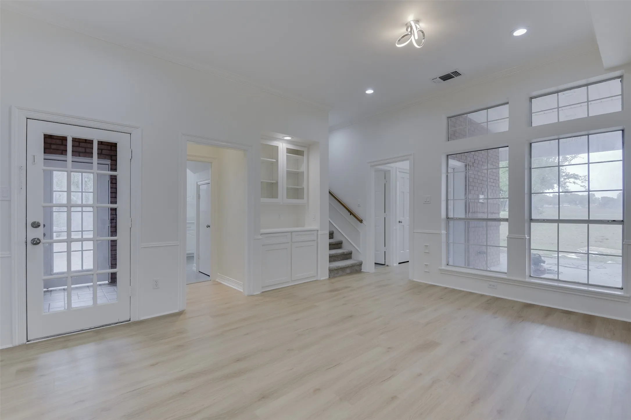Single Family Residence For Rent in Dallas County , 2121 Shari Lane, Garland, Texas 75043, 5 Bedroom, 6 Bathroom, 3 Garage spaces, 5,656 Sqft, built in 1988, mls#21297642, Real Estate Agent in Garland, Homes For Rent in Dallas county, Homes For Rent in Garland, Realtor in Garland Texas, Real Estate Brokerage Independent Realty Texas, Luminita Cordes Realtor